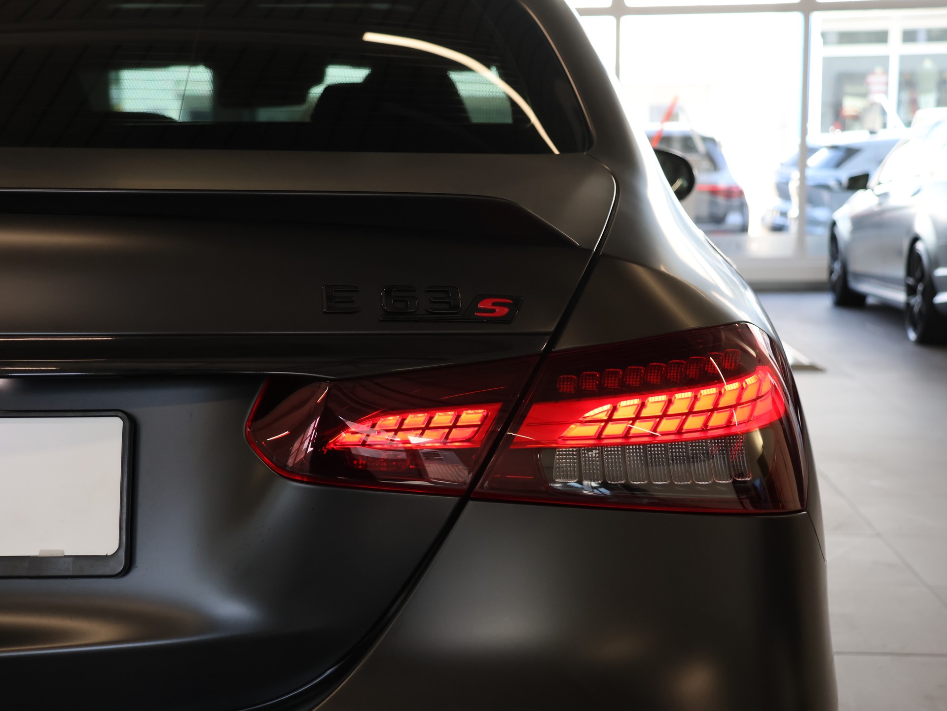 MERCEDES-BENZ AMG E 63 S 4Matic+ Speedshift 9G-TCT *Panorama*Carbon*Schalensitze*Burmester*-image-29