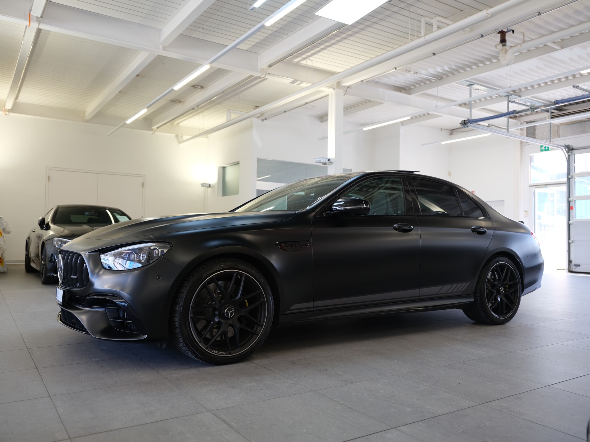 MERCEDES-BENZ AMG E 63 S 4Matic+ Speedshift 9G-TCT *Panorama*Carbon*Schalensitze*Burmester*-image-2
