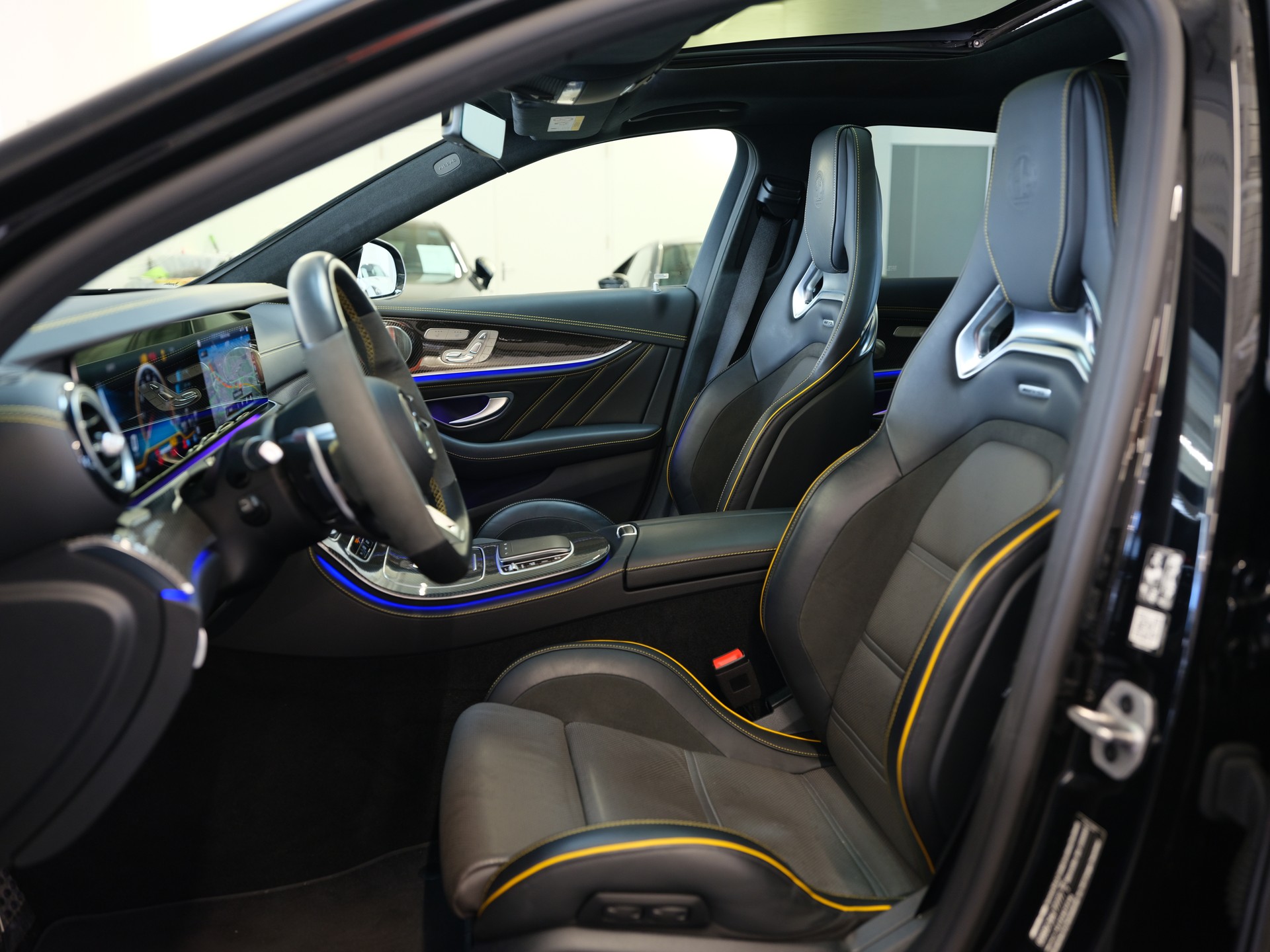 MERCEDES-BENZ AMG E 63 S 4Matic+ Speedshift 9G-TCT *Panorama*Carbon*Schalensitze*Burmester*-image-9