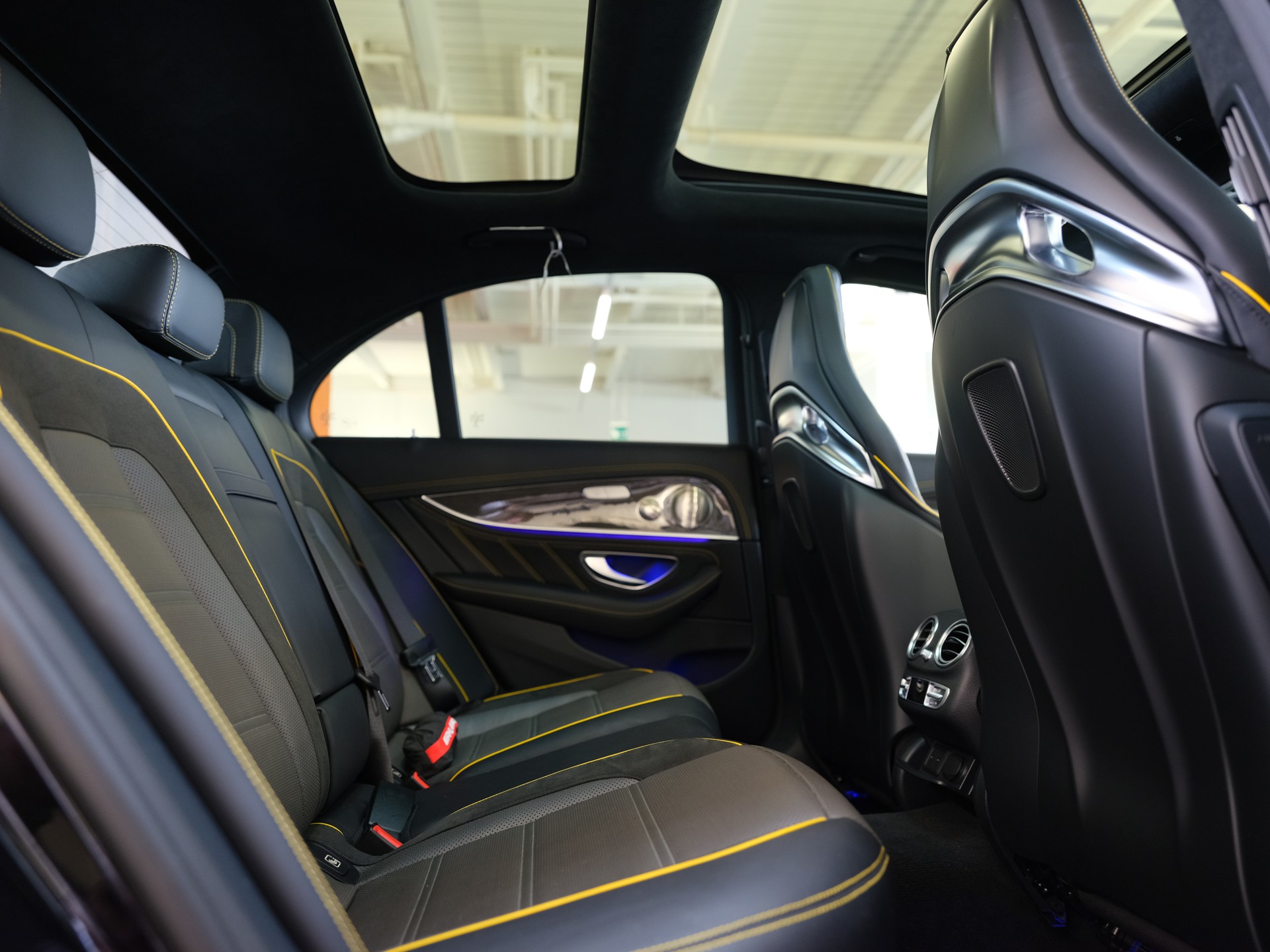MERCEDES-BENZ AMG E 63 S 4Matic+ Speedshift 9G-TCT *Panorama*Carbon*Schalensitze*Burmester*-image-12