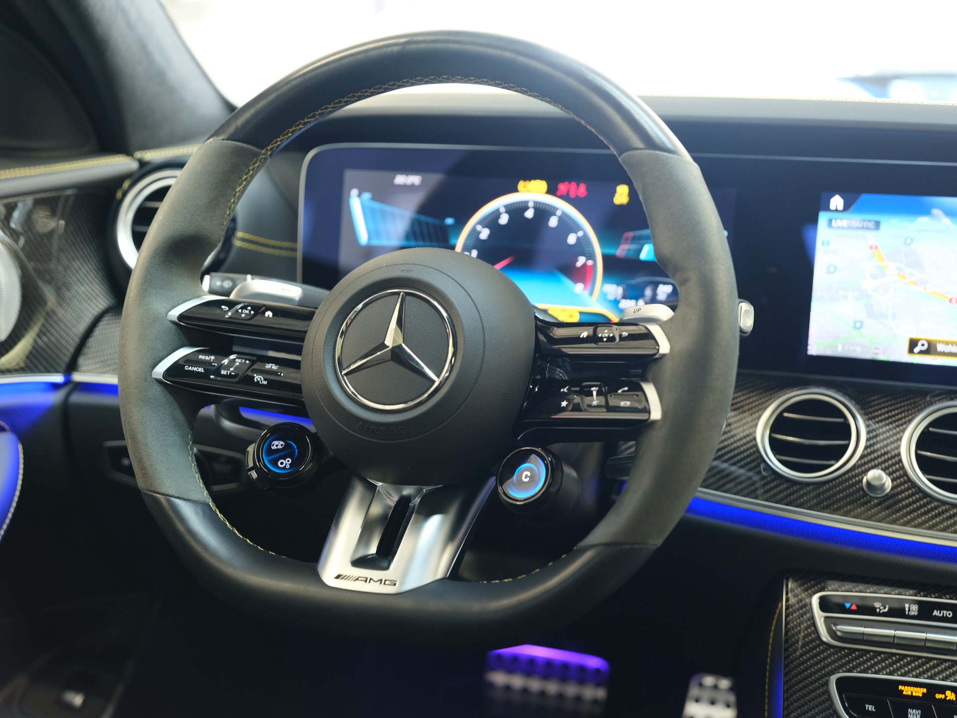 MERCEDES-BENZ AMG E 63 S 4Matic+ Speedshift 9G-TCT *Panorama*Carbon*Schalensitze*Burmester*-image-15