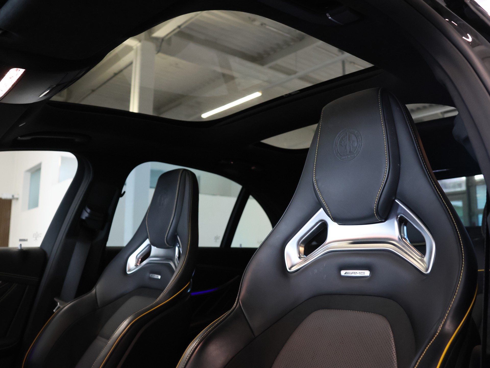 MERCEDES-BENZ AMG E 63 S 4Matic+ Speedshift 9G-TCT *Panorama*Carbon*Schalensitze*Burmester*-image-12