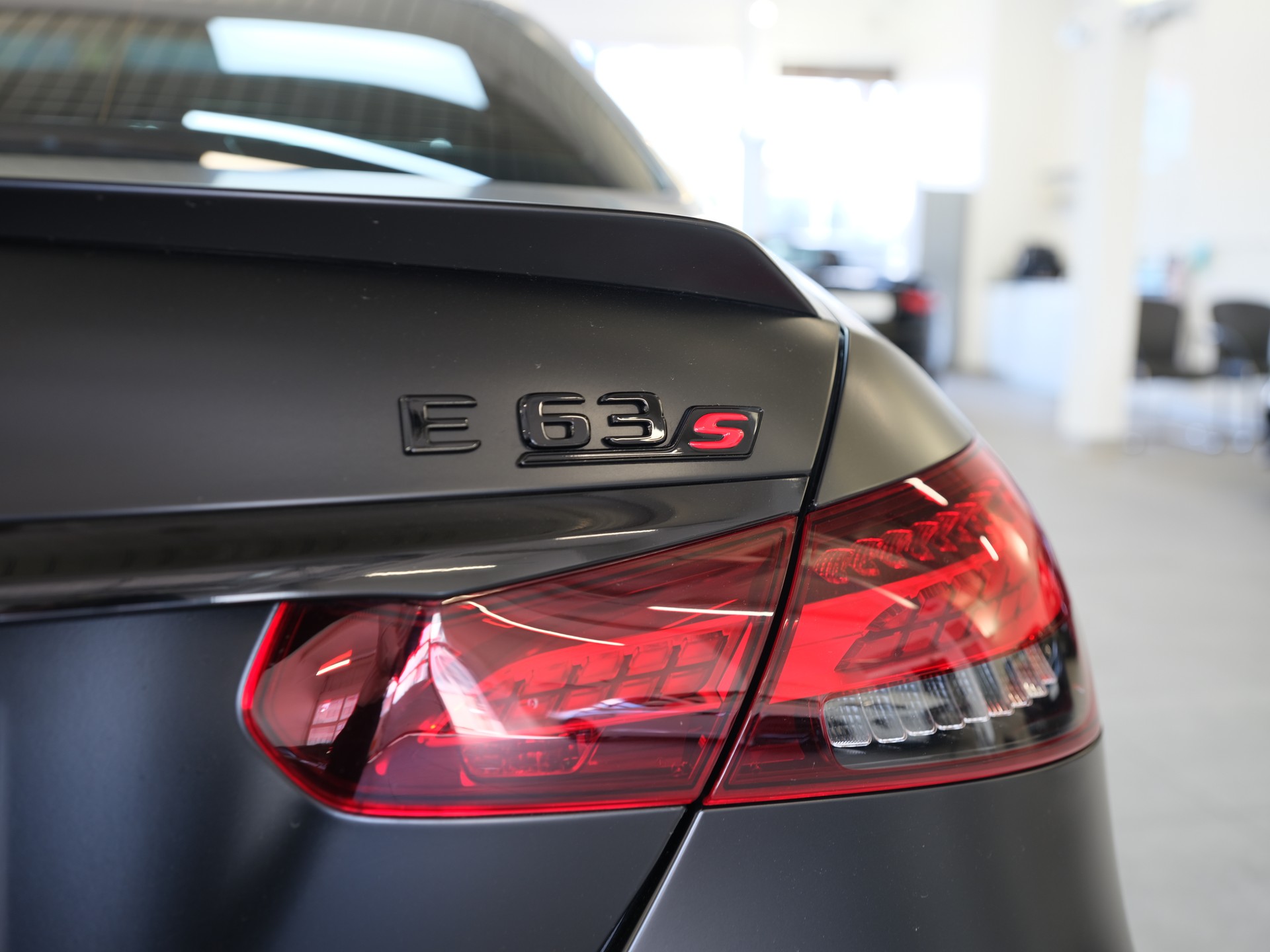 MERCEDES-BENZ AMG E 63 S 4Matic+ Speedshift 9G-TCT *Panorama*Carbon*Schalensitze*Burmester*-image-6