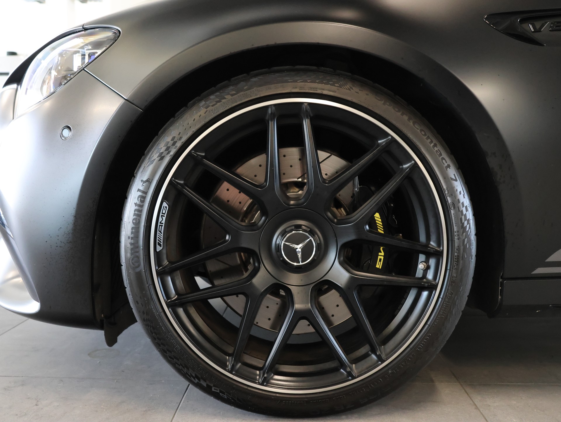 MERCEDES-BENZ AMG E 63 S 4Matic+ Speedshift 9G-TCT *Panorama*Carbon*Schalensitze*Burmester*-image-10