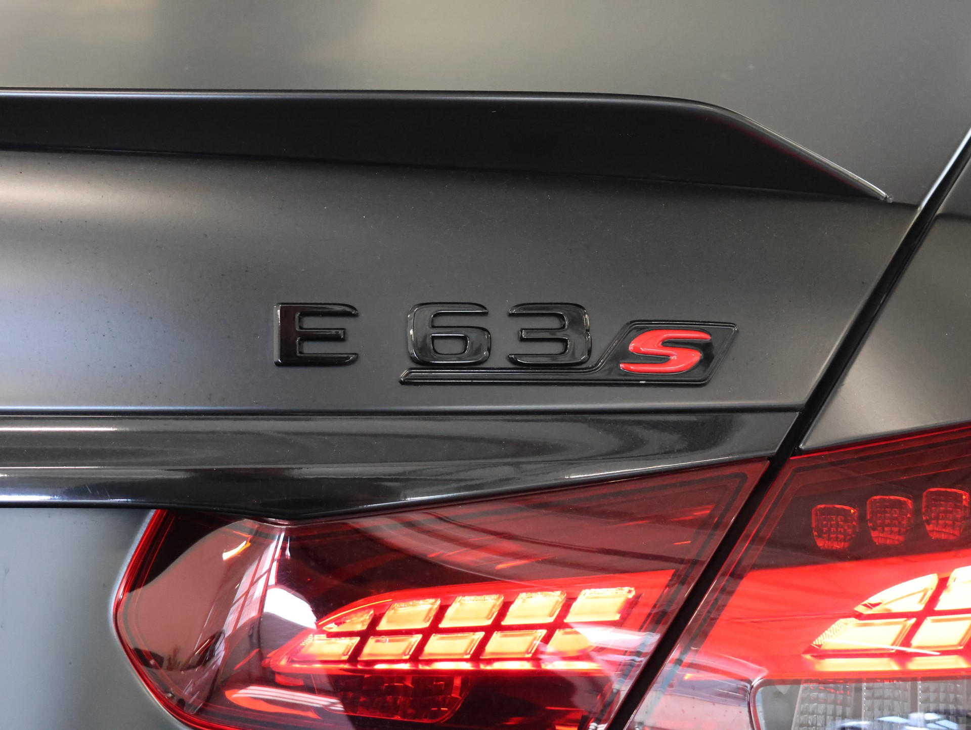 MERCEDES-BENZ AMG E 63 S 4Matic+ Speedshift 9G-TCT *Panorama*Carbon*Schalensitze*Burmester*-image-27