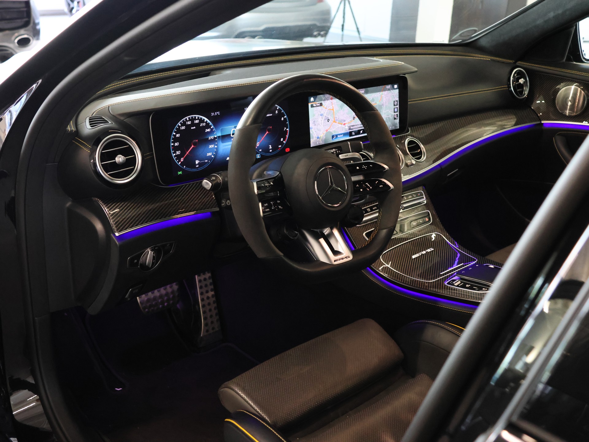 MERCEDES-BENZ AMG E 63 S 4Matic+ Speedshift 9G-TCT *Panorama*Carbon*Schalensitze*Burmester*-image-14