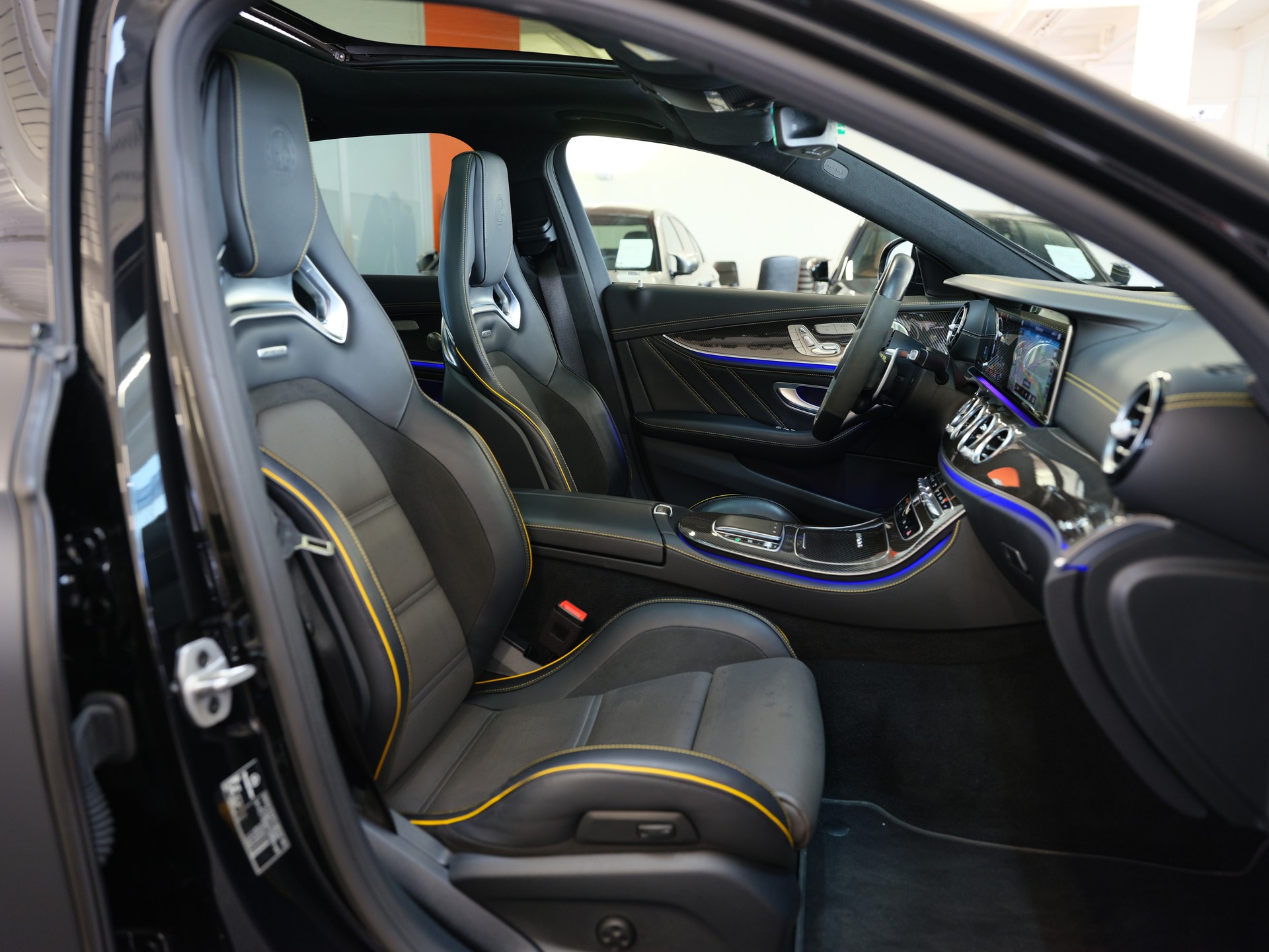 MERCEDES-BENZ AMG E 63 S 4Matic+ Speedshift 9G-TCT *Panorama*Carbon*Schalensitze*Burmester*-image-11