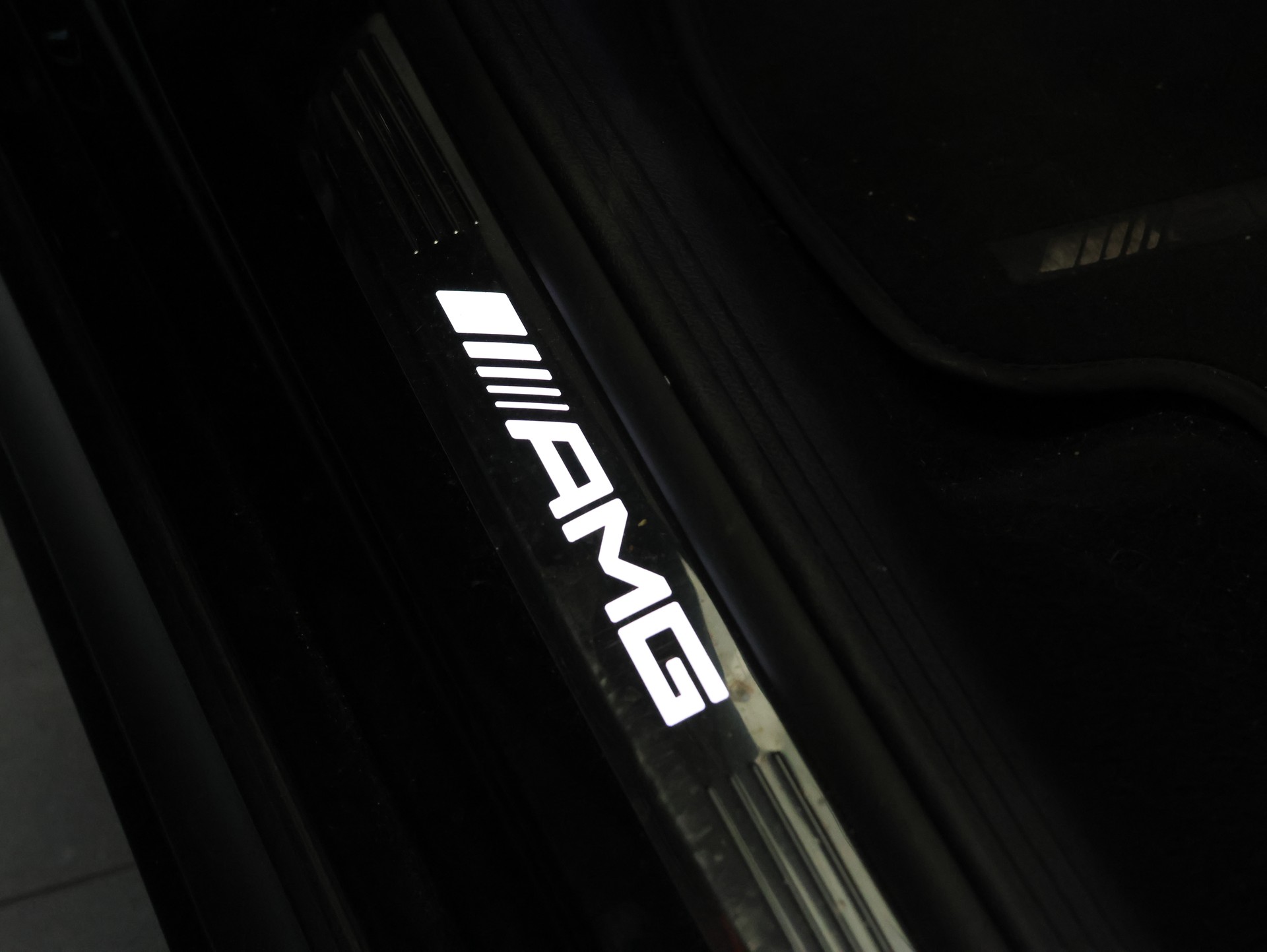 MERCEDES-BENZ AMG E 63 S 4Matic+ Speedshift 9G-TCT *Panorama*Carbon*Schalensitze*Burmester*-image-13