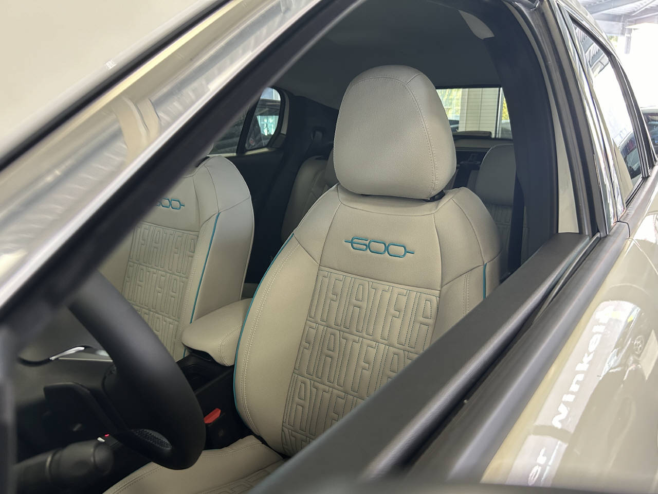 FIAT 600 1.2 Hybrid La Prima-image-5