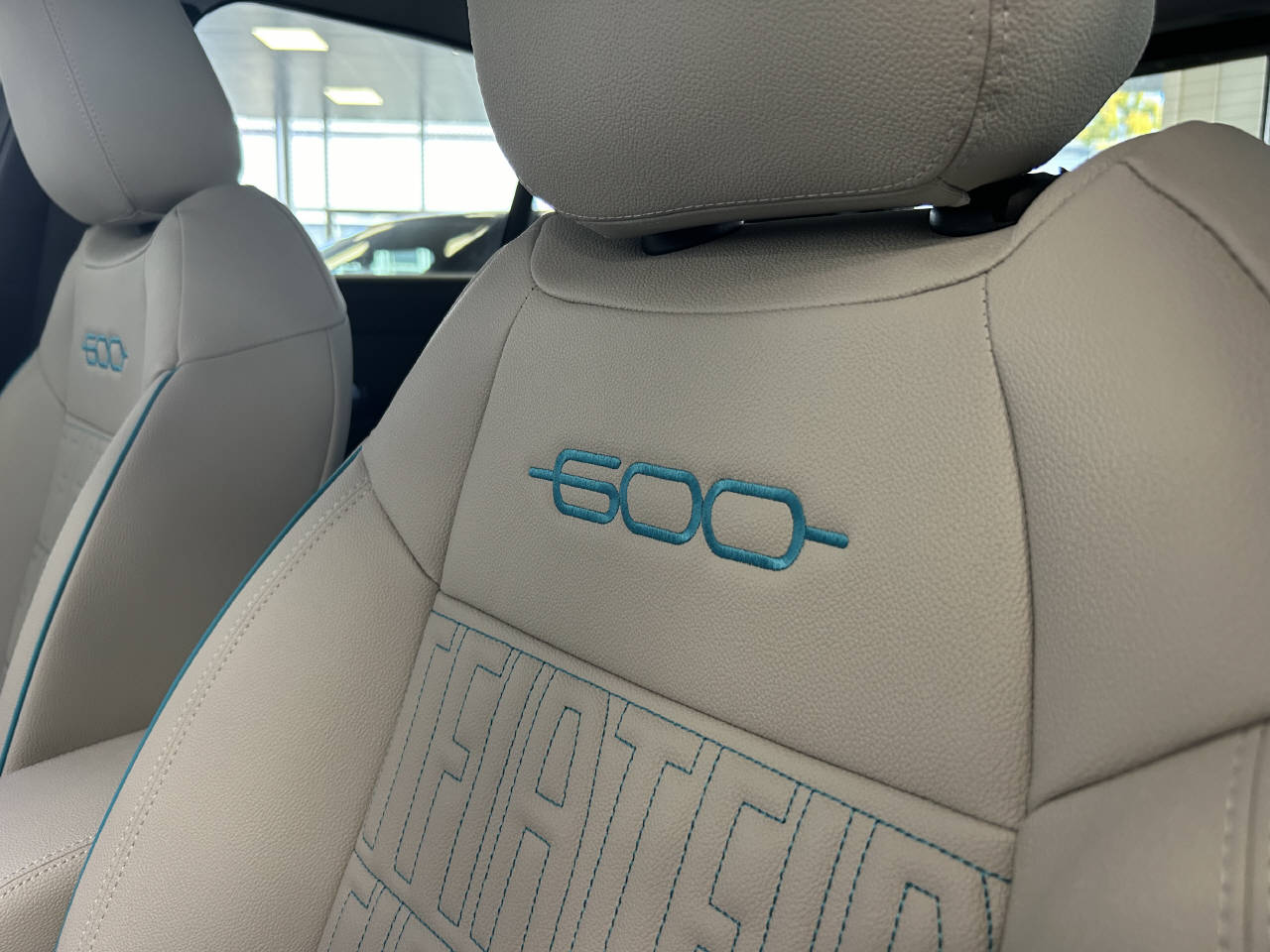 FIAT 600 1.2 Hybrid La Prima-image-6