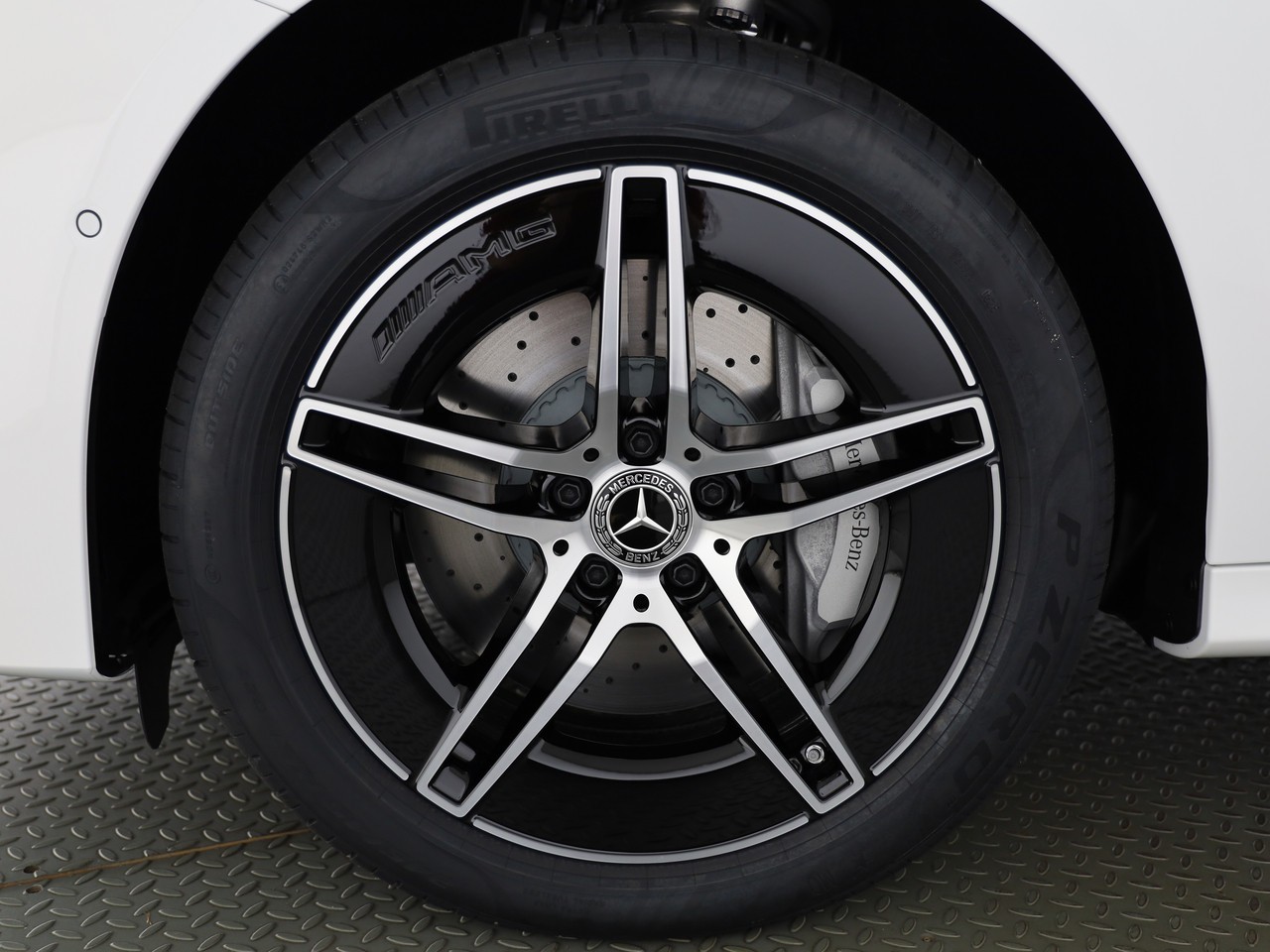 MERCEDES-BENZ E 220 d T 4Matic 9G-Tronic-image-6