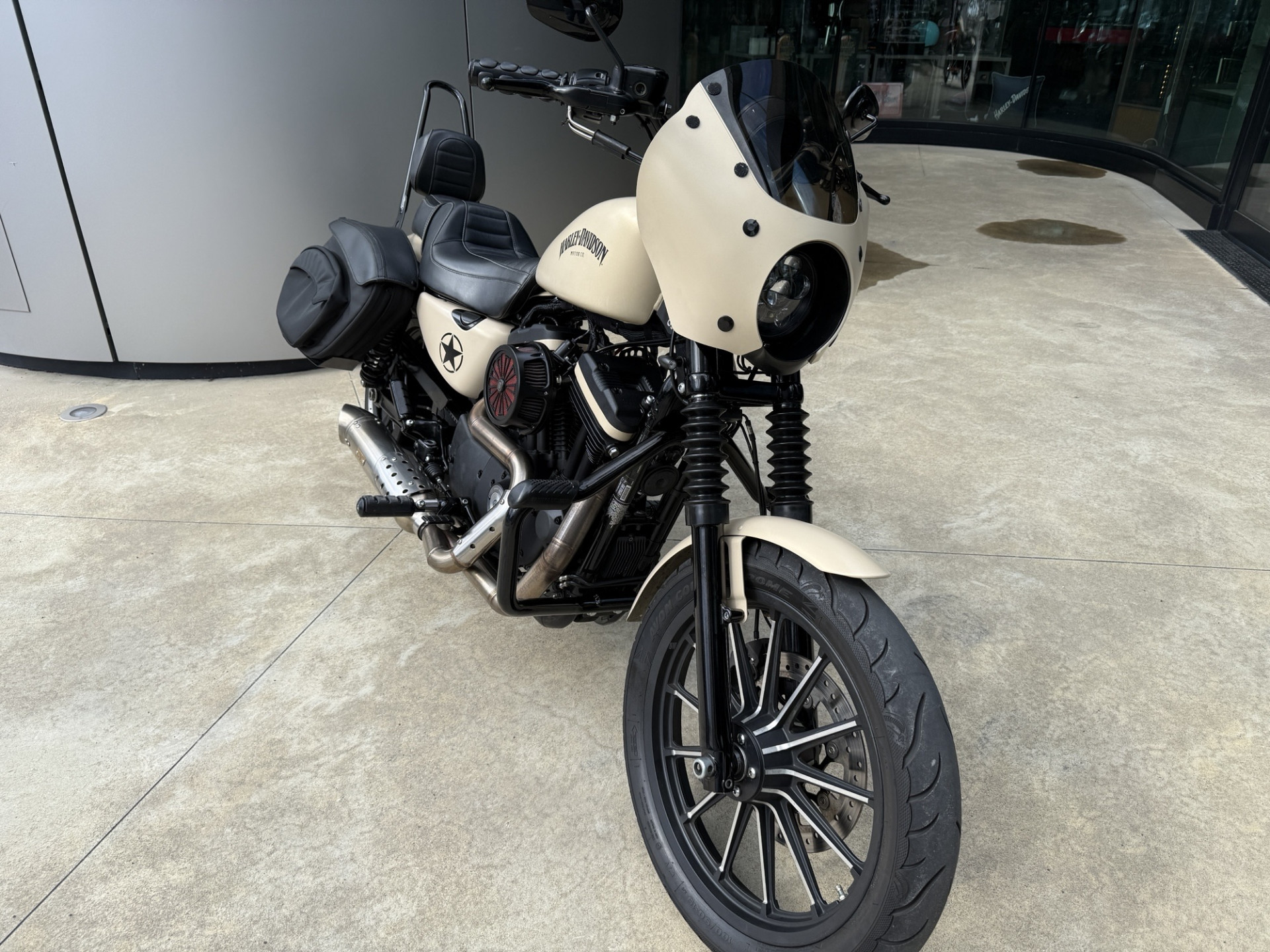 HARLEY-DAVIDSON XL 883 N Sportster Iron-showroom-element-1