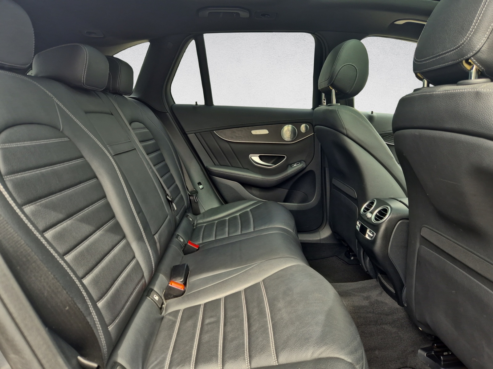MERCEDES-BENZ GLC 350 e AMG Line 4Matic-image-10