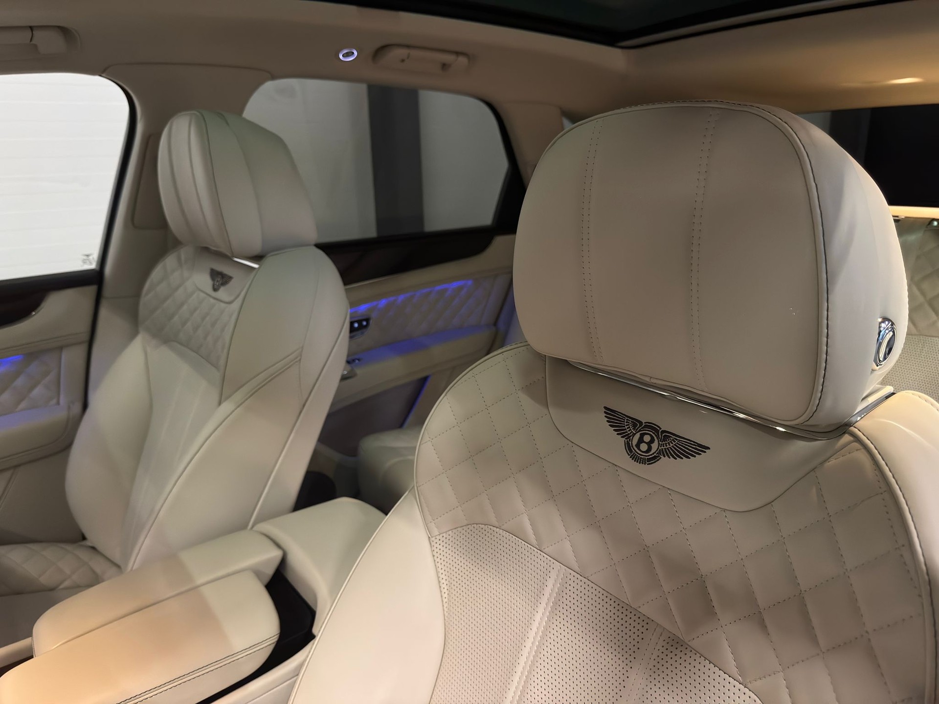 BENTLEY Bentayga 6.0 W12-image-14