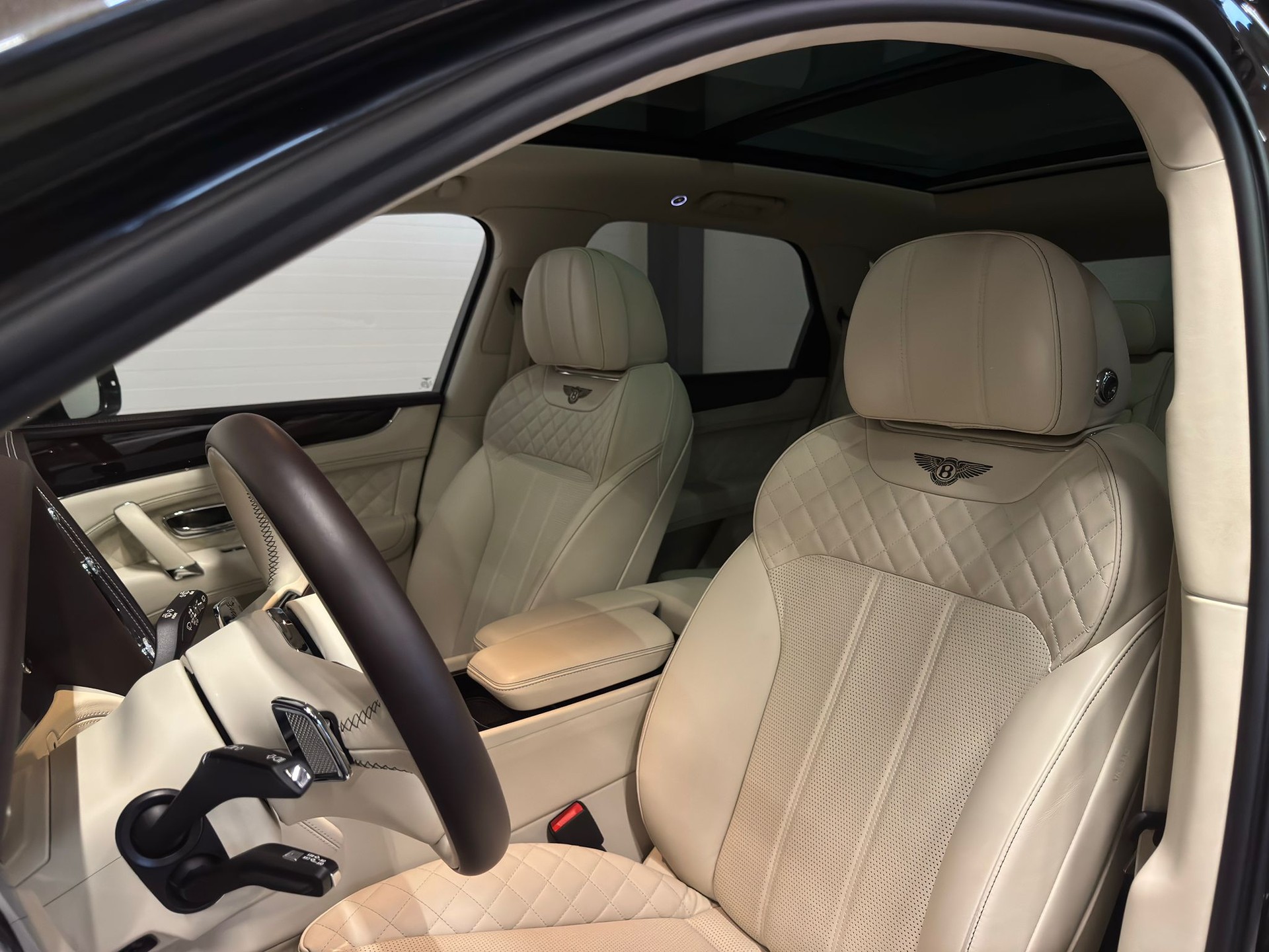 BENTLEY Bentayga 6.0 W12-image-12