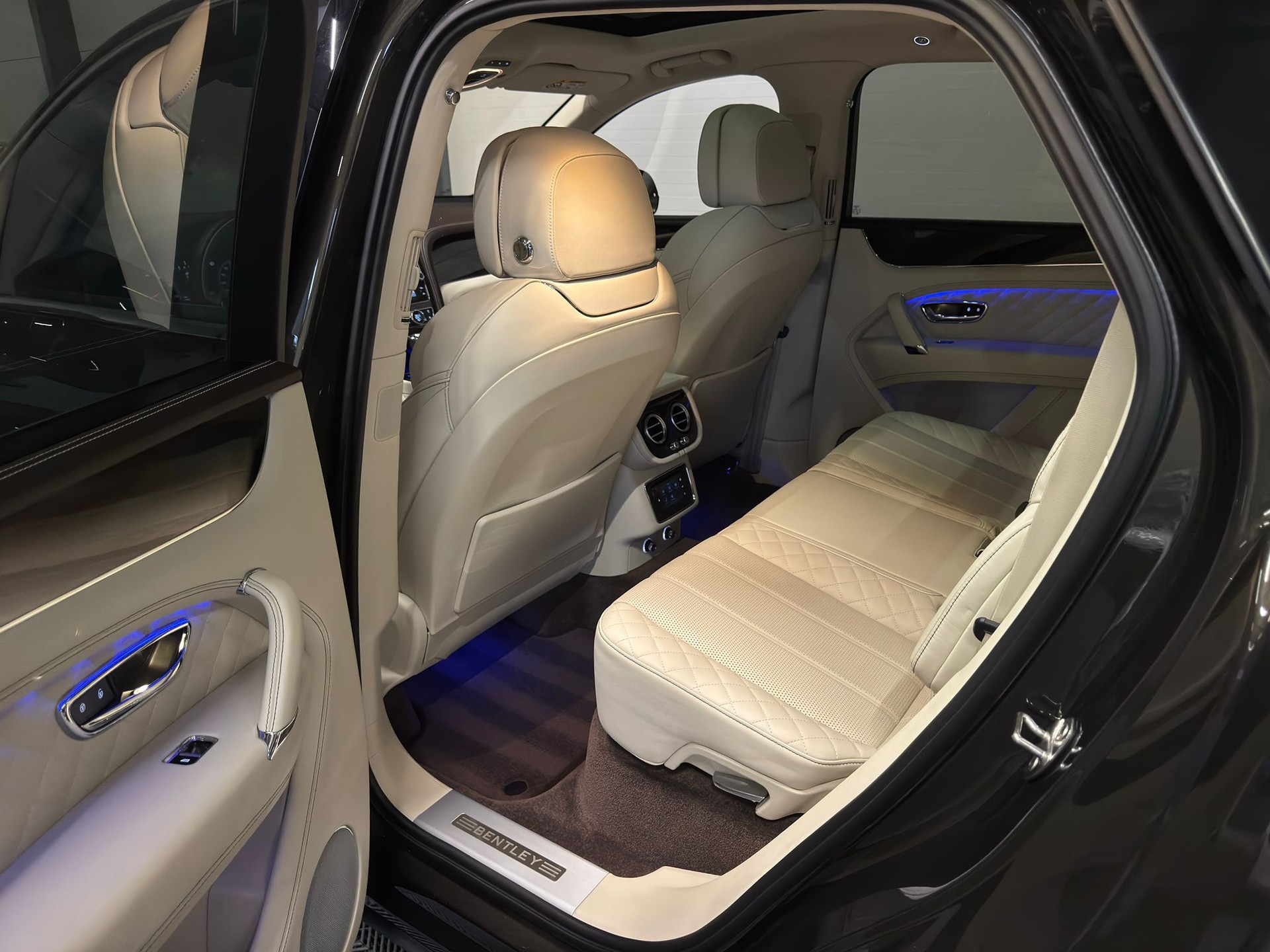 BENTLEY Bentayga 6.0 W12-image-10