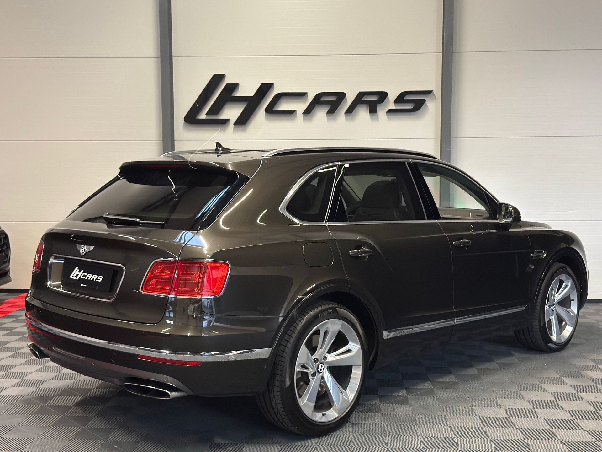 BENTLEY Bentayga 6.0 W12-image-3