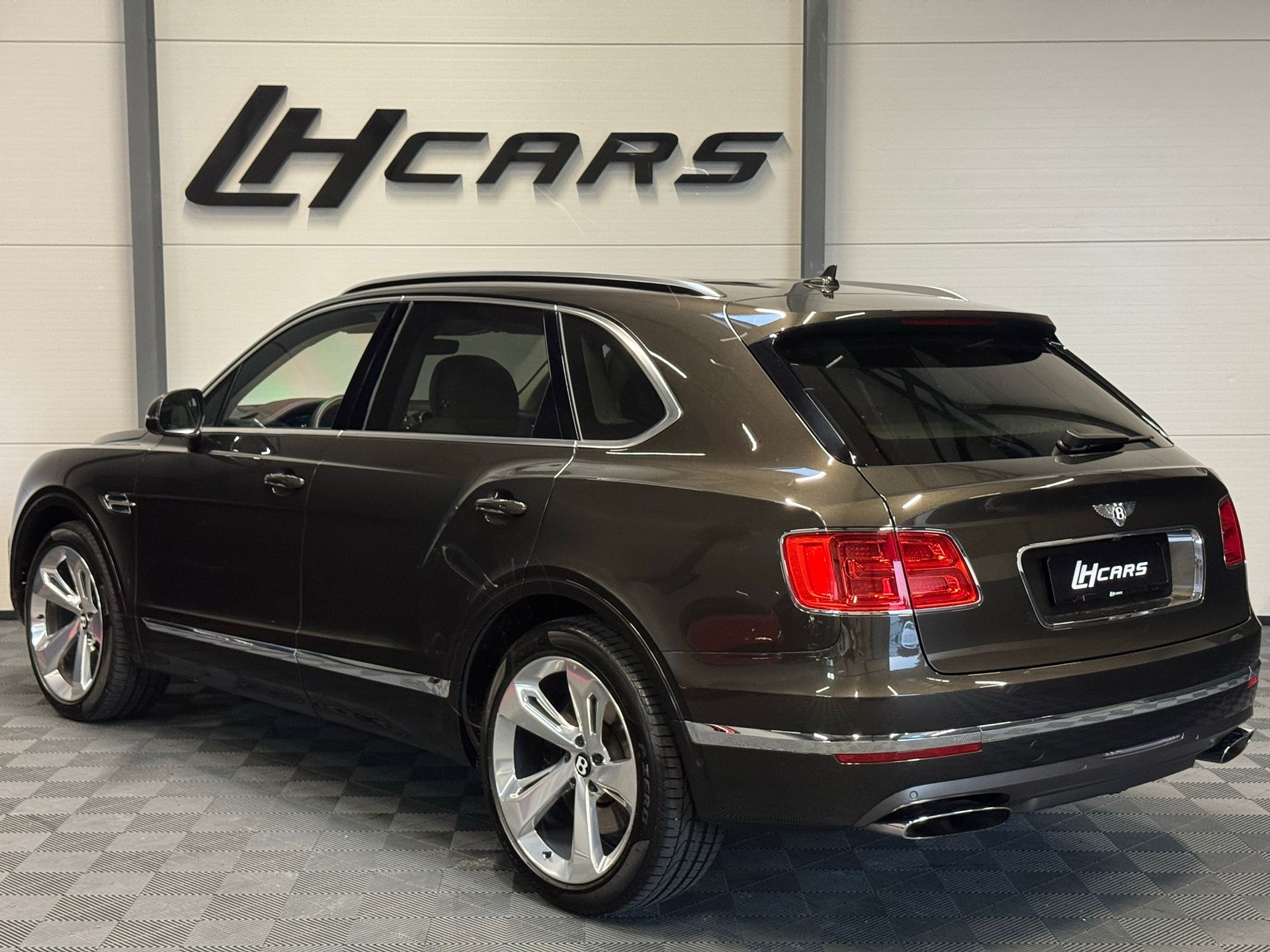 BENTLEY Bentayga 6.0 W12-image-2