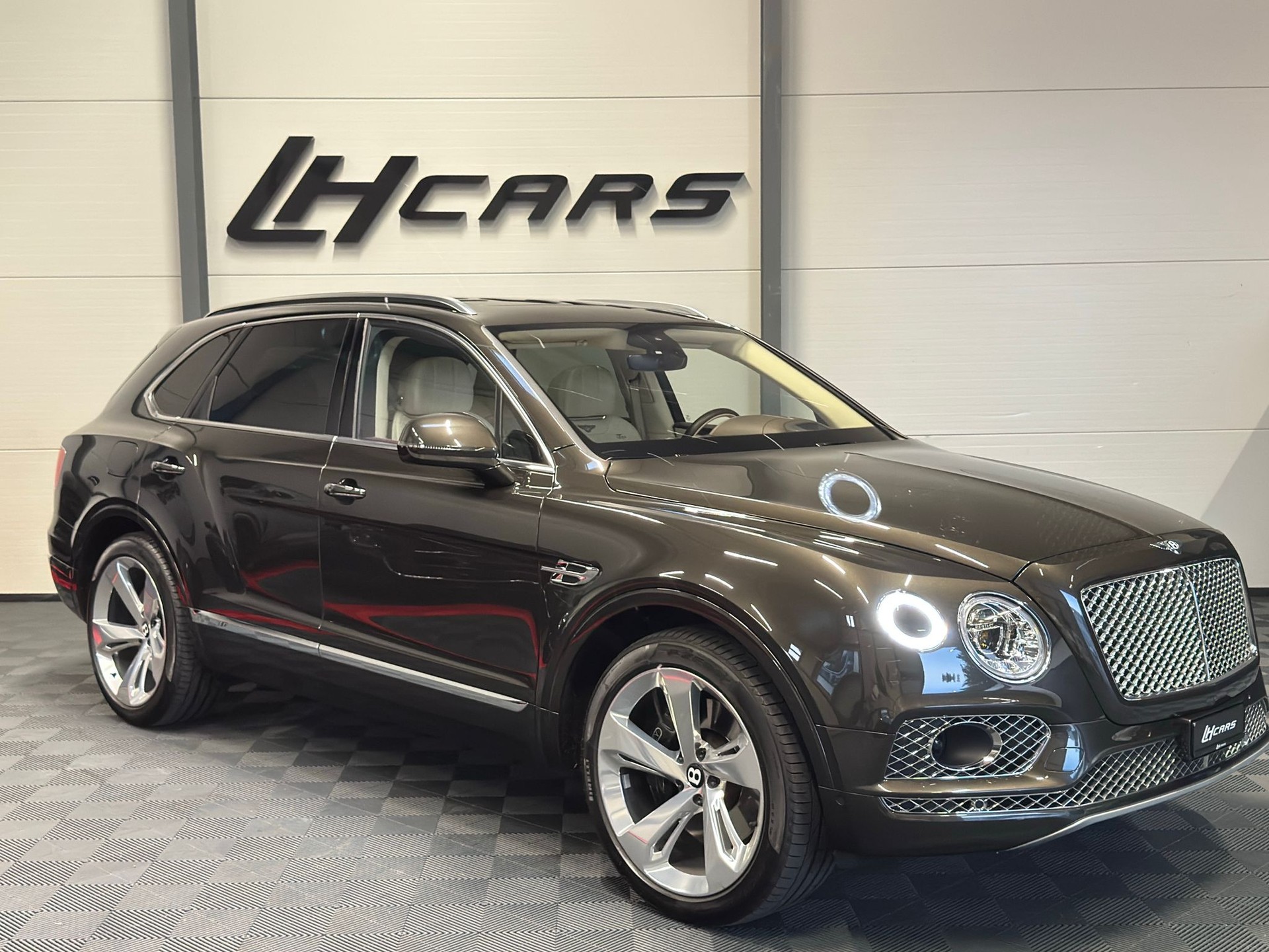 BENTLEY Bentayga 6.0 W12-image-5