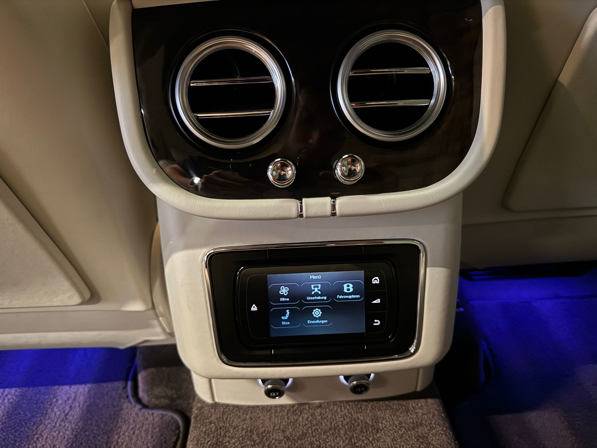 BENTLEY Bentayga 6.0 W12-image-9