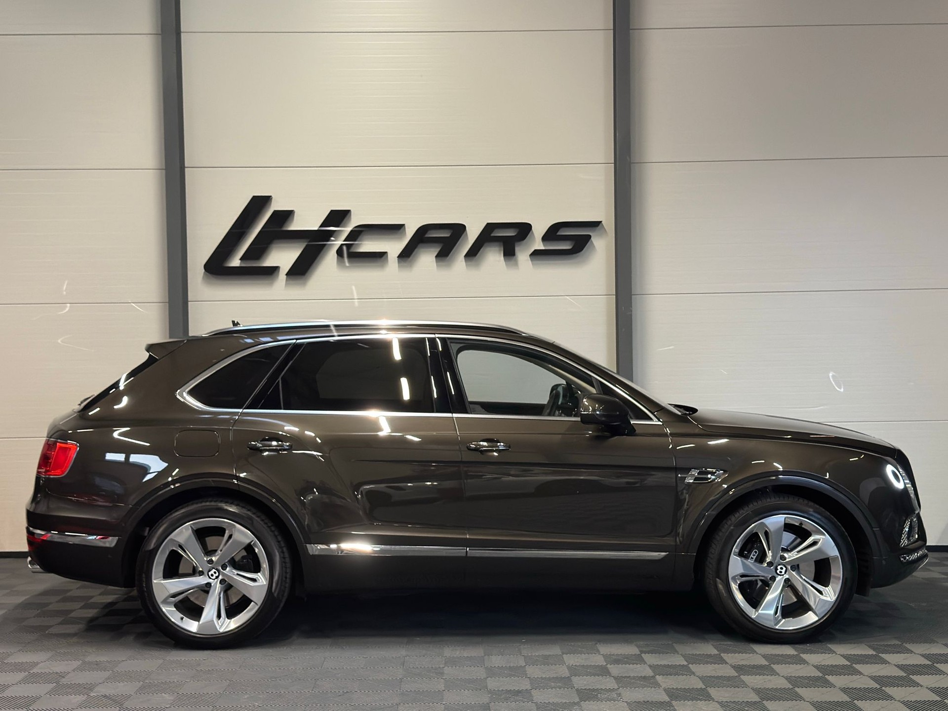BENTLEY Bentayga 6.0 W12-image-4