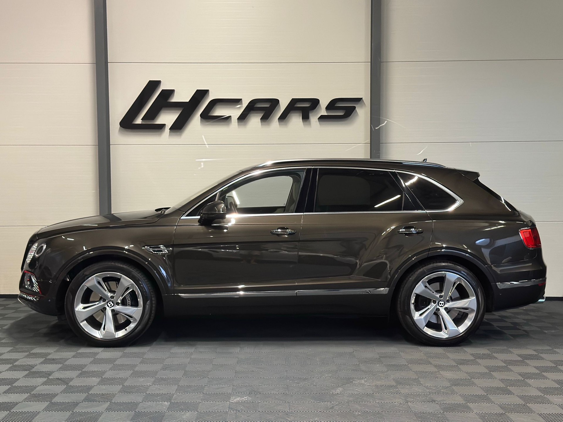 BENTLEY Bentayga 6.0 W12-image-1