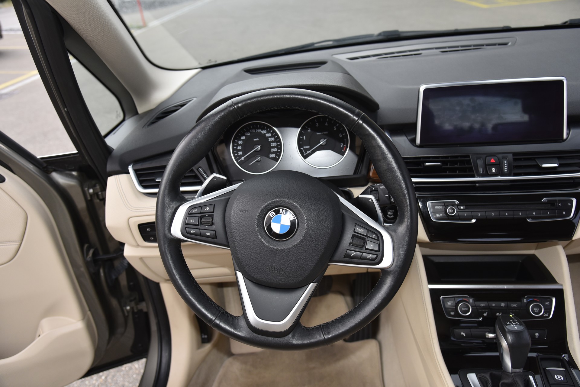 BMW 225i Active Tourer Luxury Line Steptronic-image-3