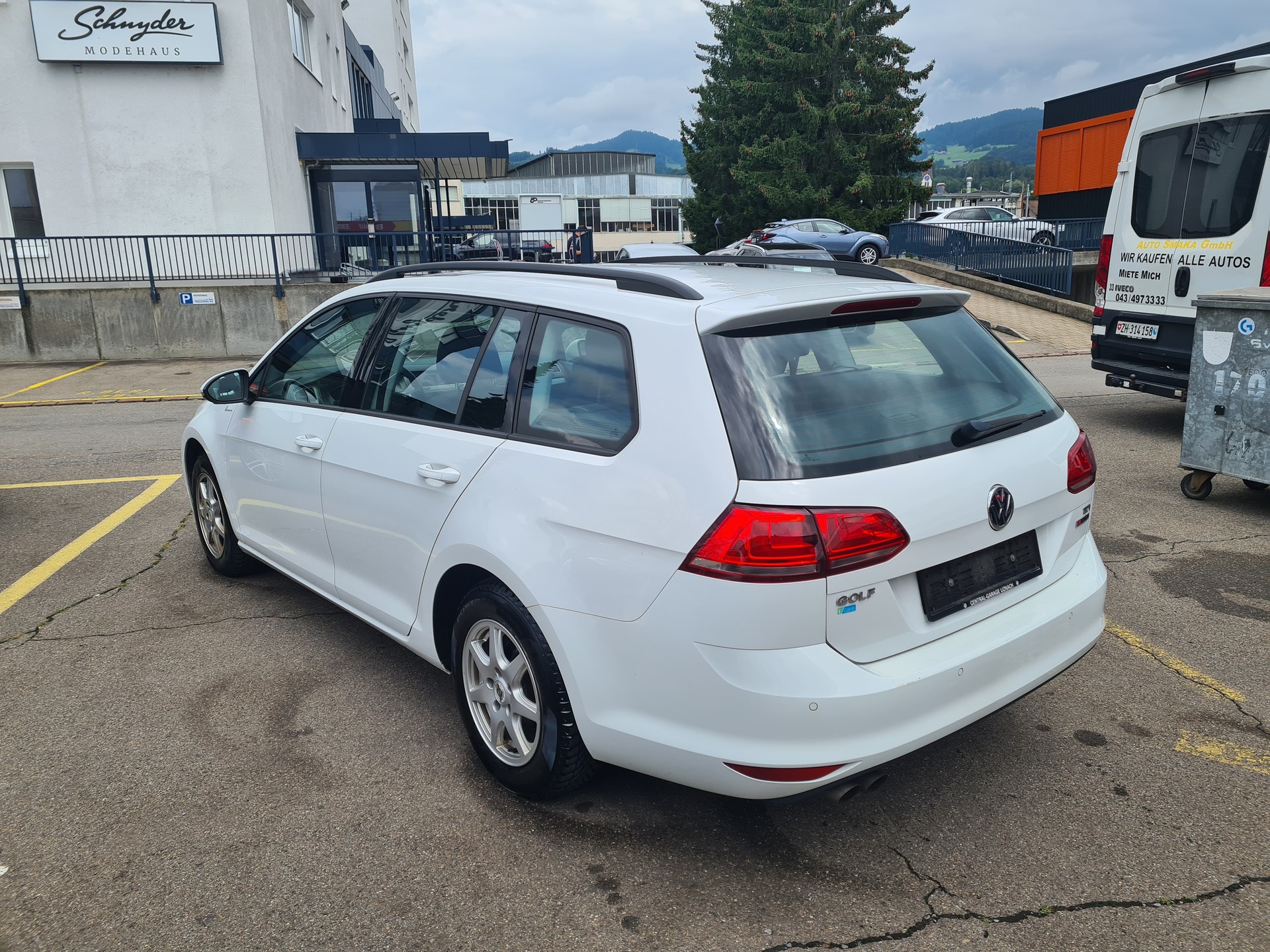 VW Golf Variant 1.6 TDI Comfortline 4Motion-image-4