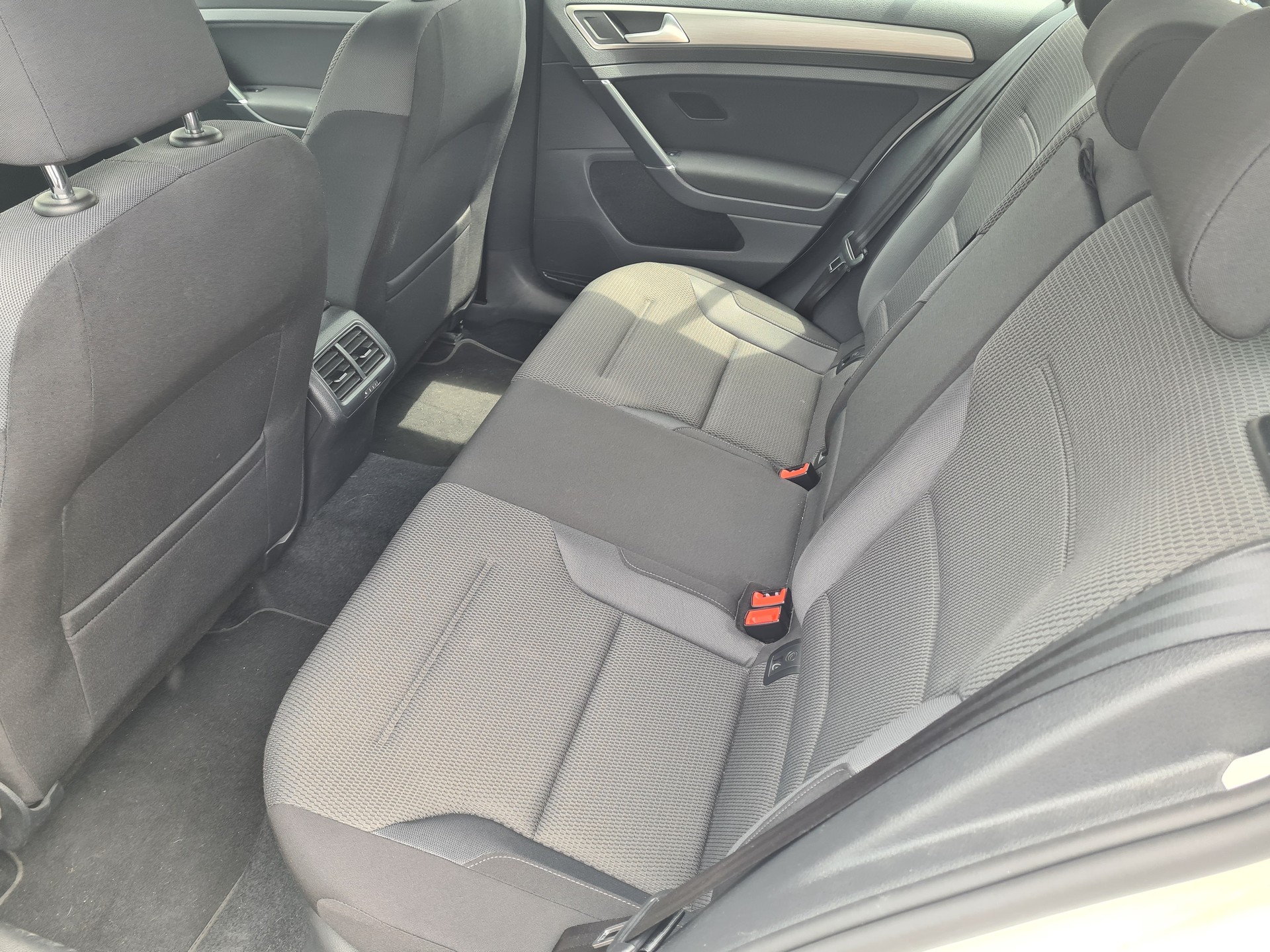 VW Golf Variant 1.6 TDI Comfortline 4Motion-image-9