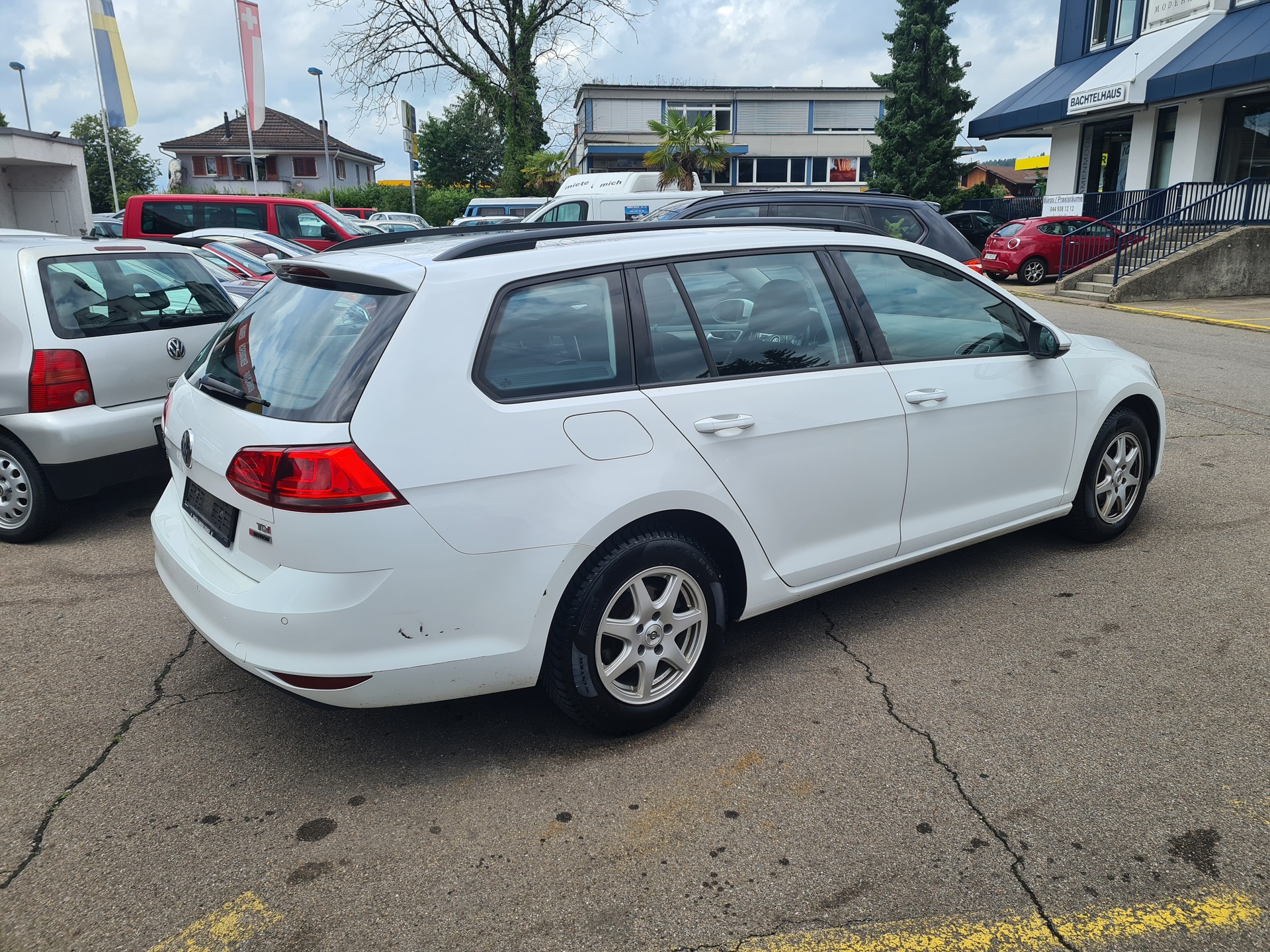 VW Golf Variant 1.6 TDI Comfortline 4Motion-image-2
