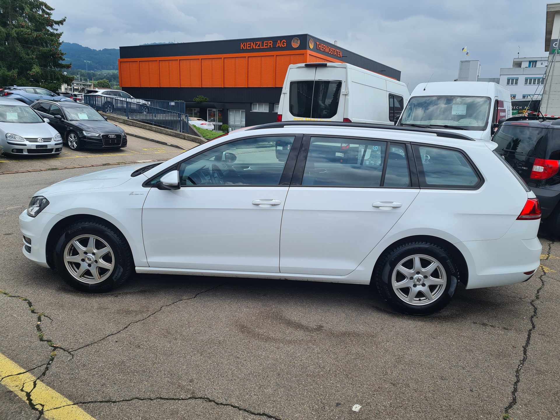 VW Golf Variant 1.6 TDI Comfortline 4Motion-image-5
