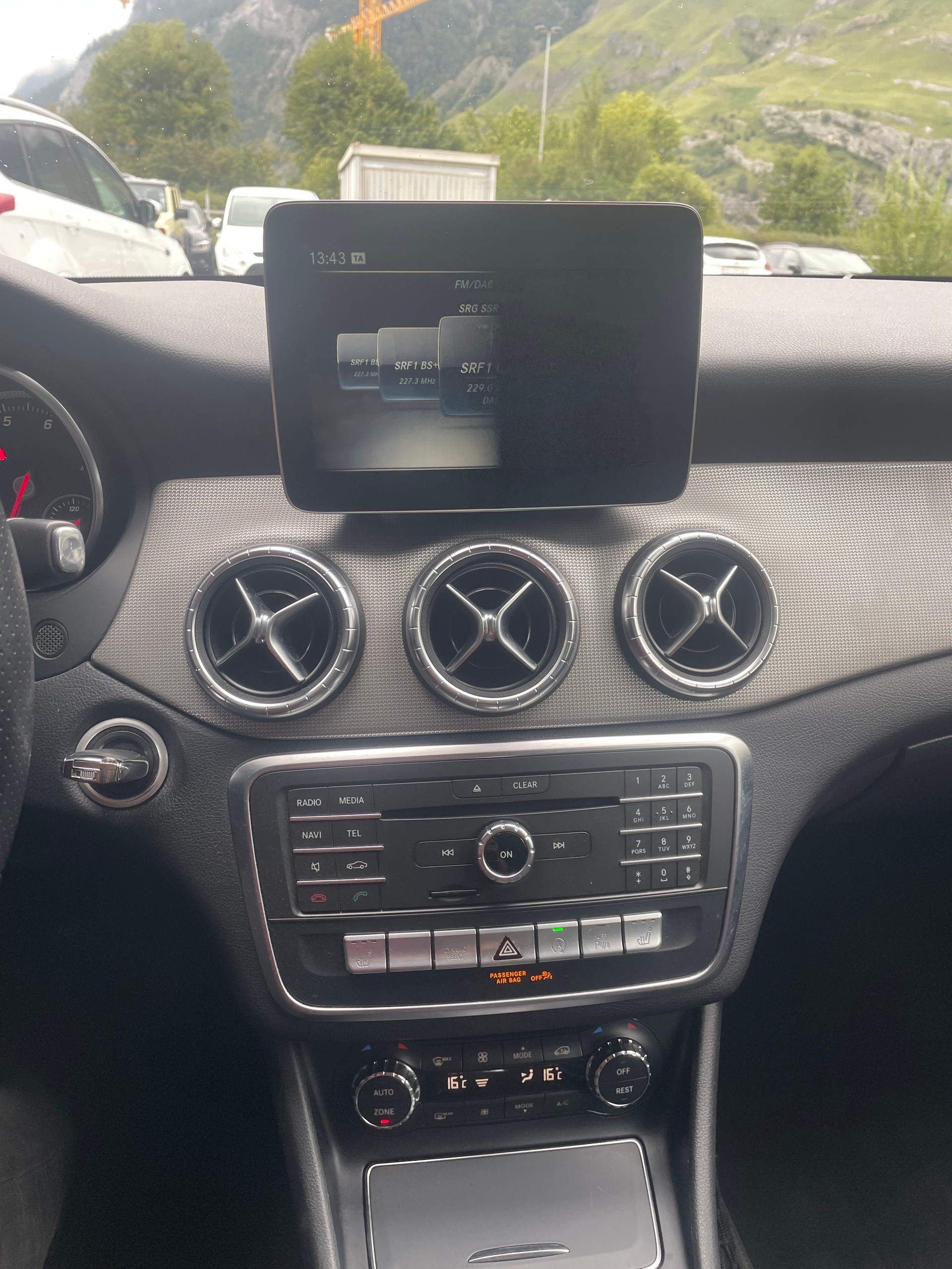 MERCEDES-BENZ CLA Shooting Brake 220 4Matic 7G-DCT-image-3
