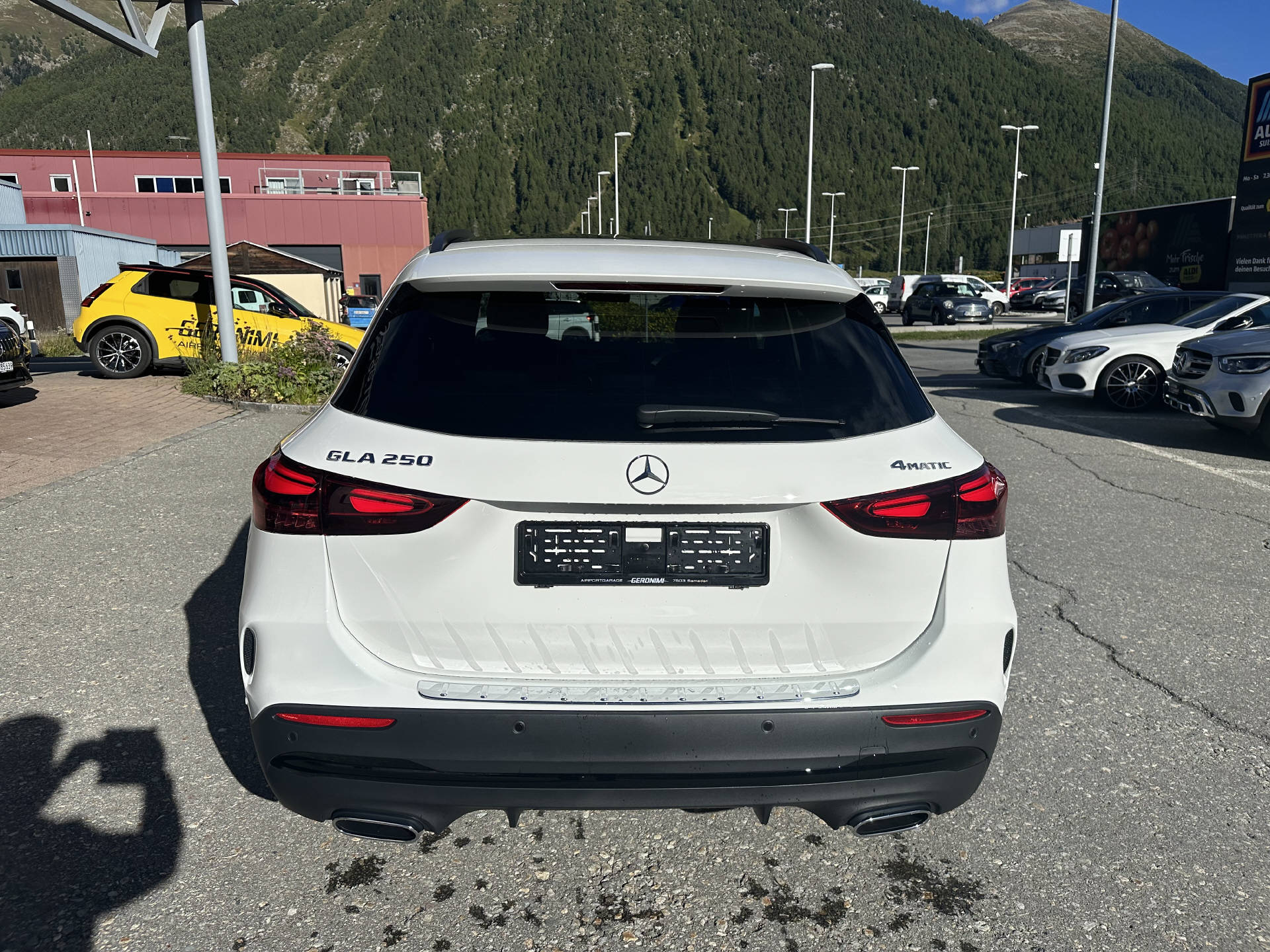 MERCEDES-BENZ GLA 250 Swiss Star AMG Line 4matic-image-7