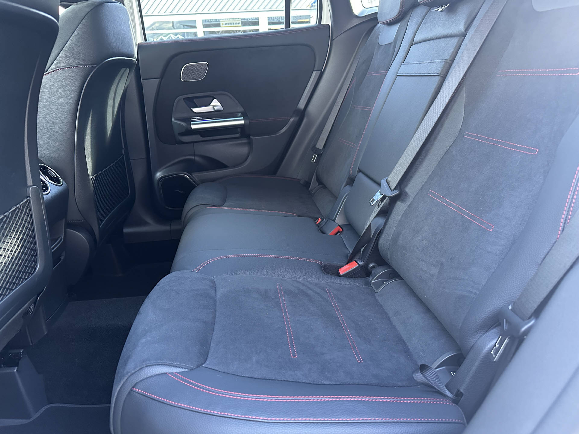 MERCEDES-BENZ GLA 250 Swiss Star AMG Line 4matic-image-11