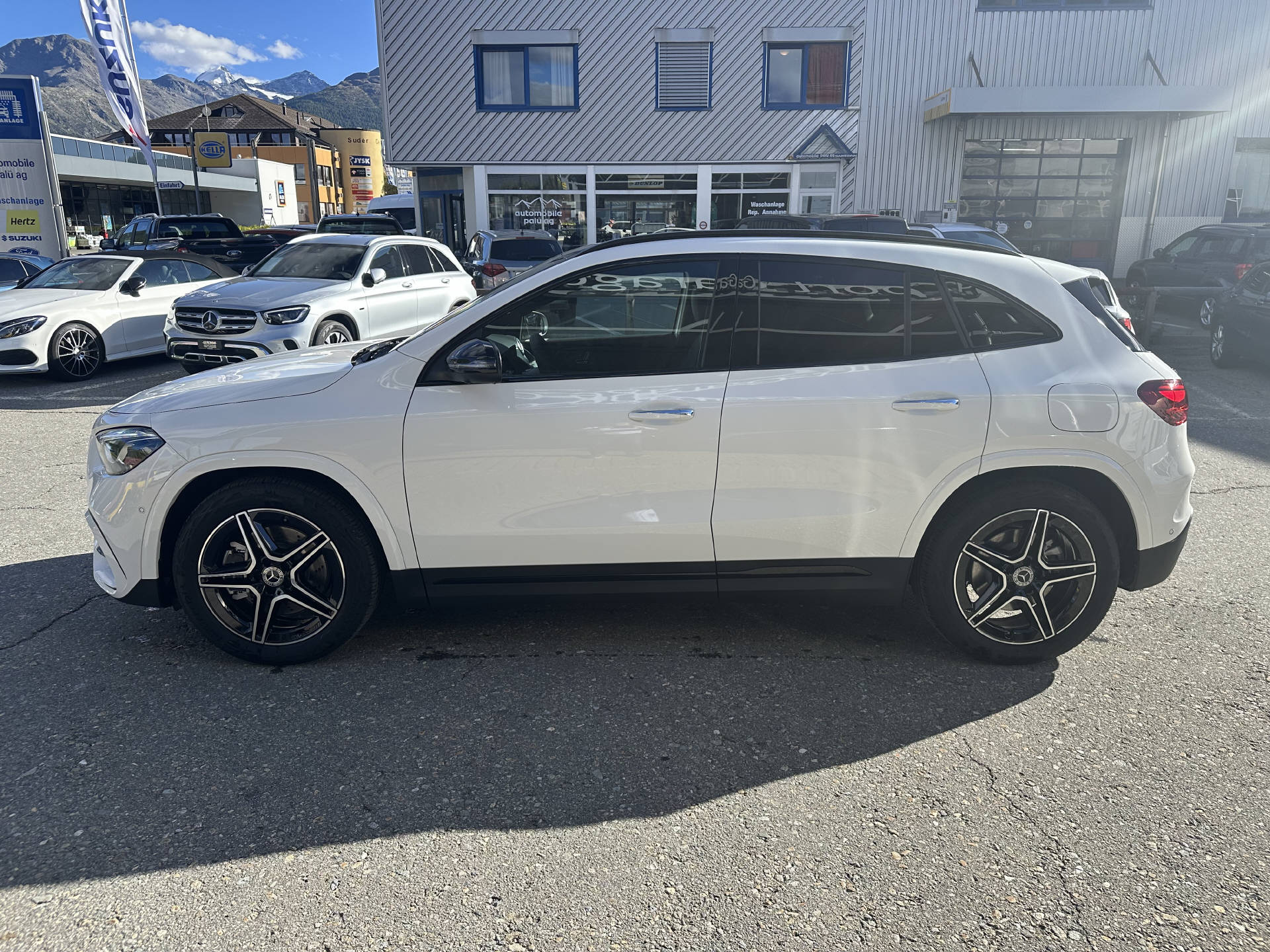 MERCEDES-BENZ GLA 250 Swiss Star AMG Line 4matic-image-5