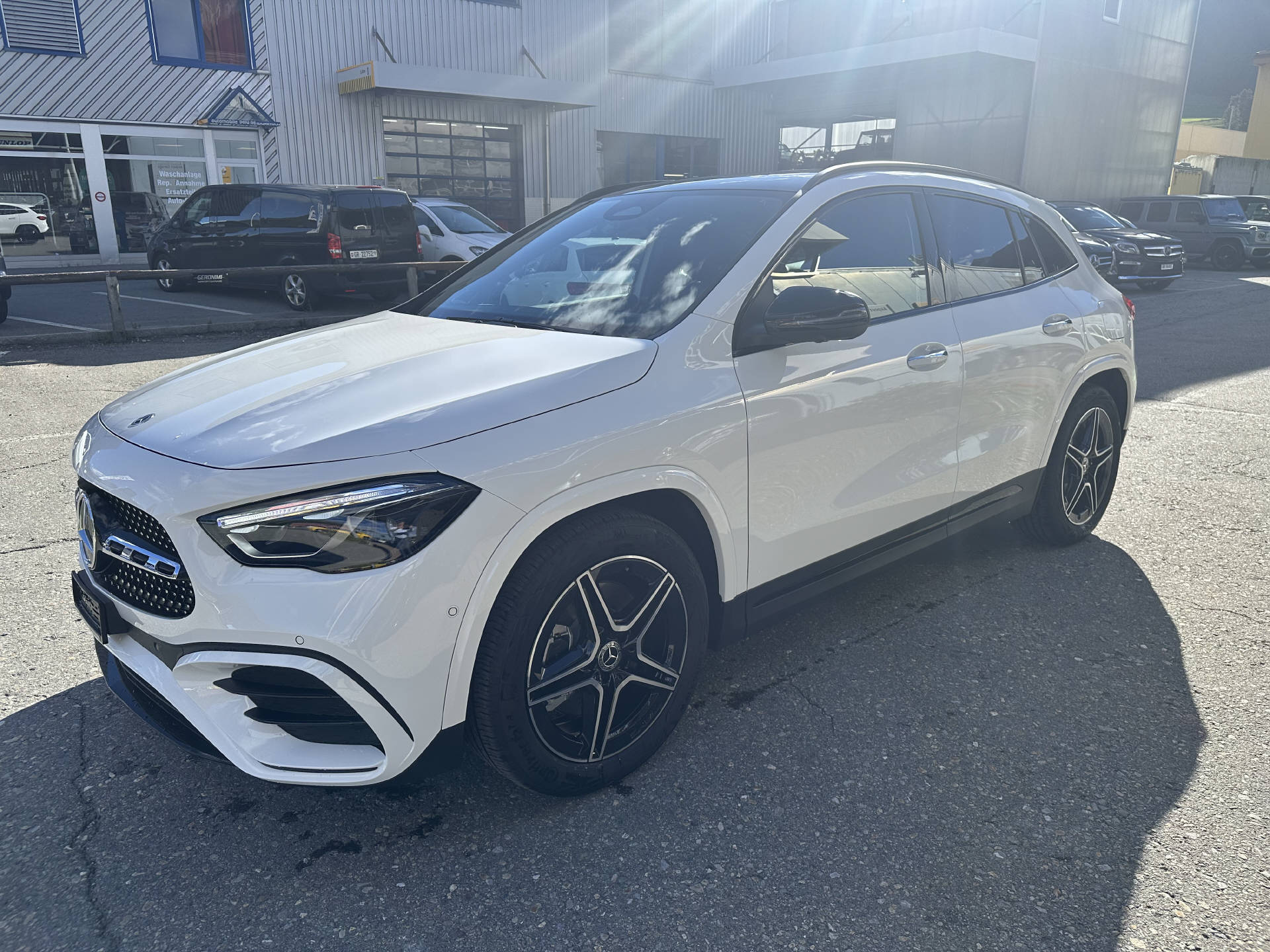 MERCEDES-BENZ GLA 250 Swiss Star AMG Line 4matic-image-4