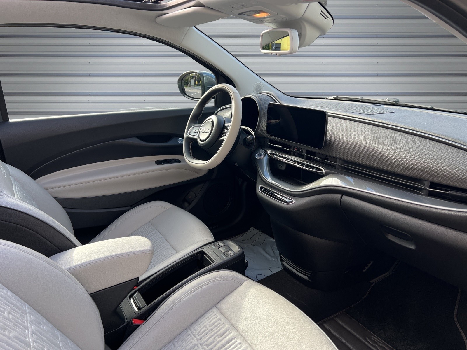 FIAT 500 C electric 87 kW La Prima-image-12