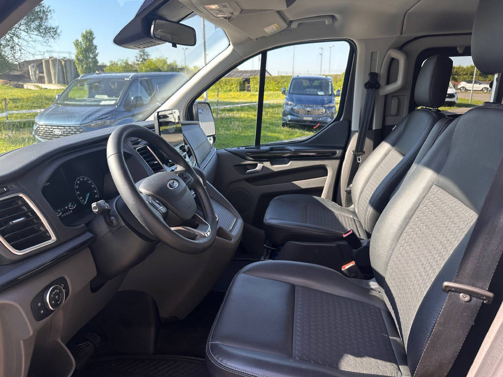 FORD Tourneo Custom Bus 320 L1 2.0 TDCi 170 Sport-image-6