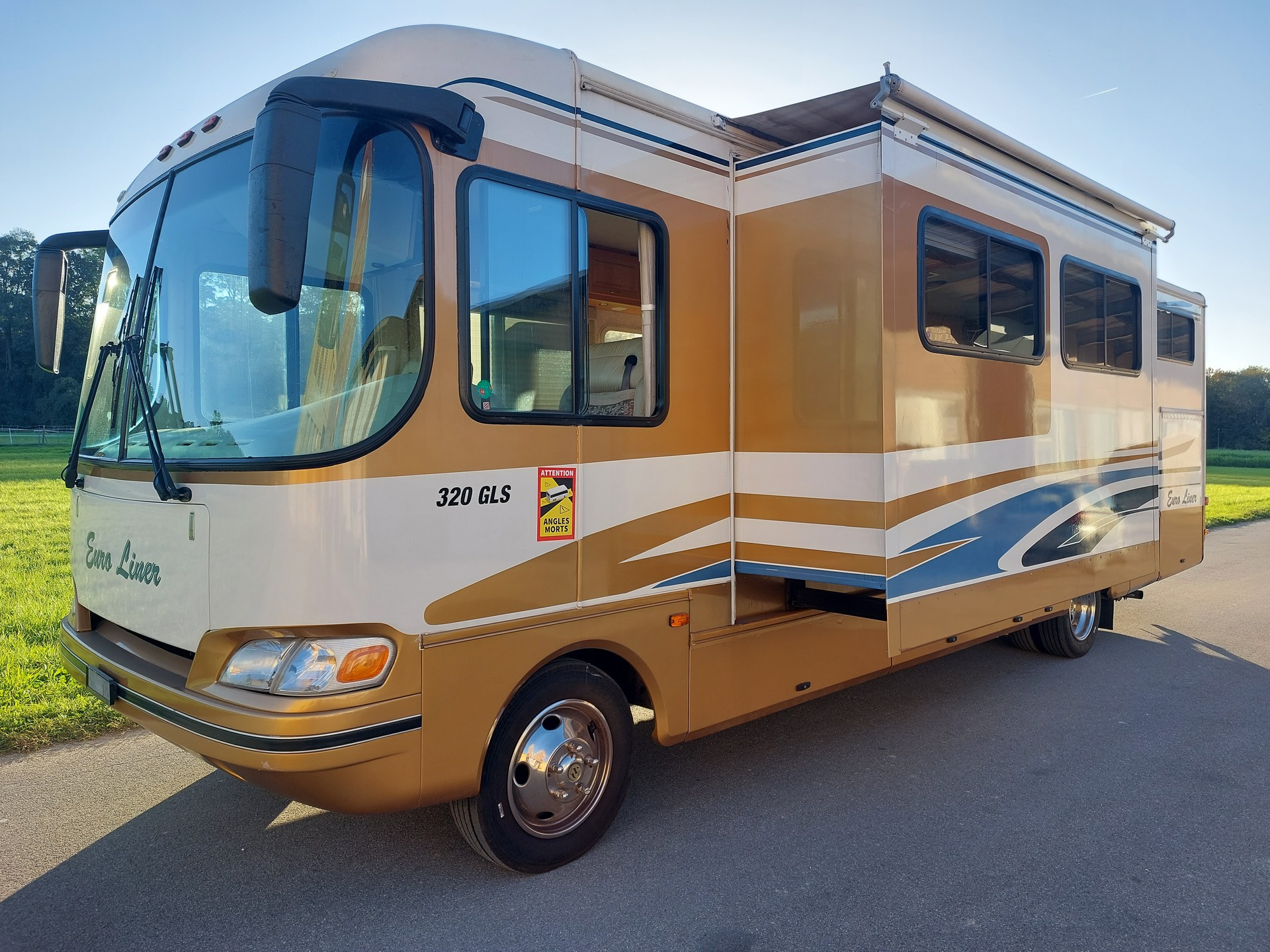 EUROLINER / WORKHORSE 320 GLS-image-1