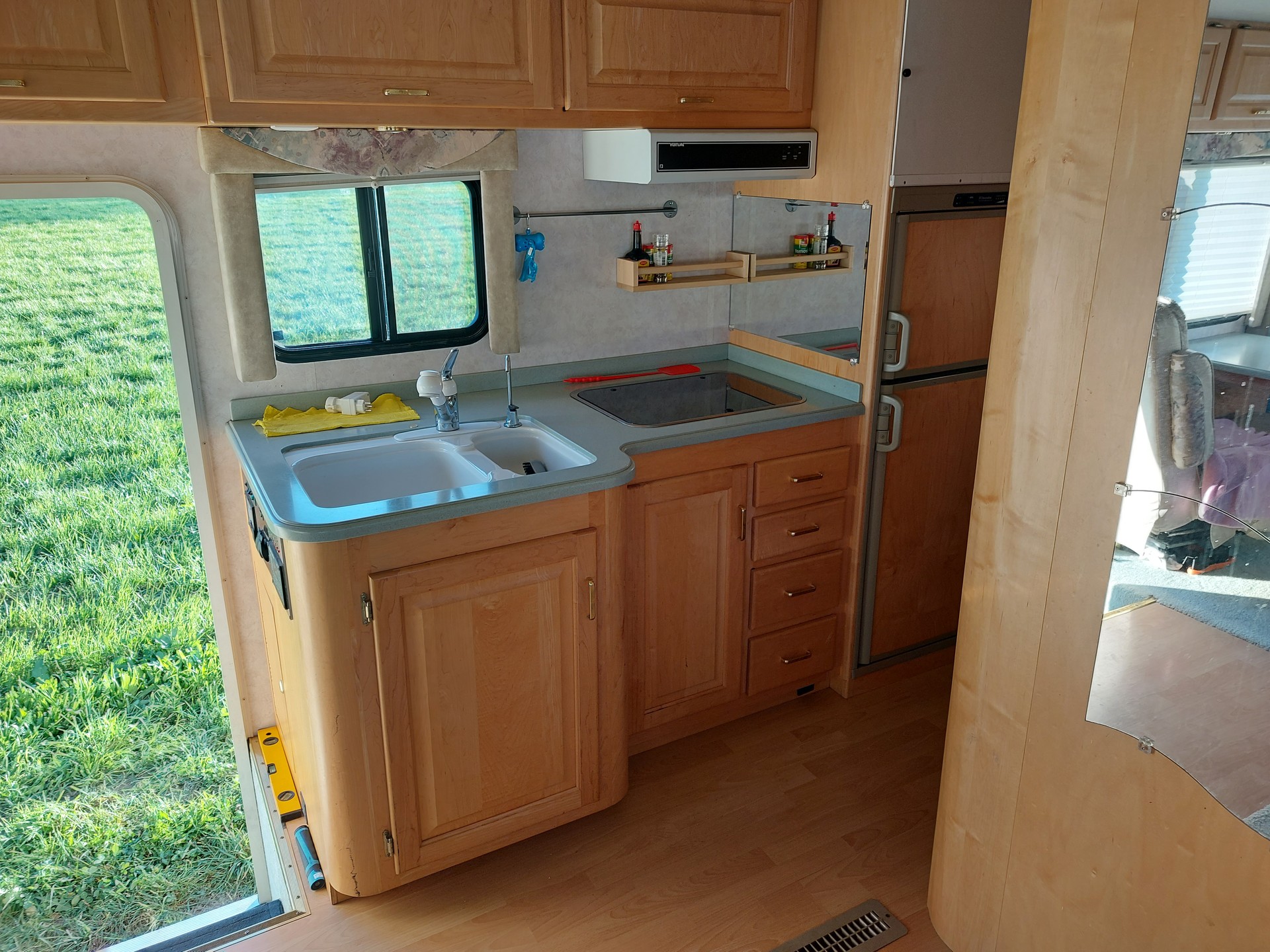 EUROLINER / WORKHORSE 320 GLS-image-9