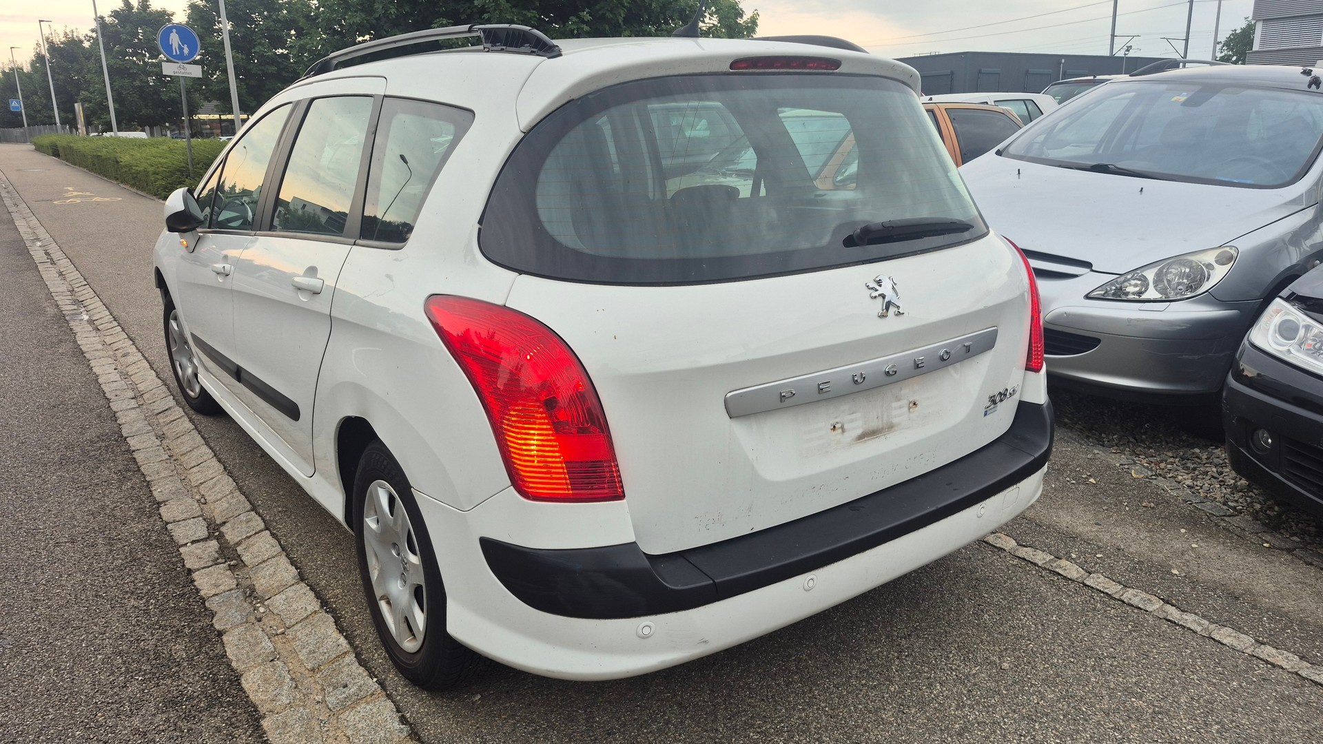 PEUGEOT 308 SW 1.6 HDI Trendy-image-5