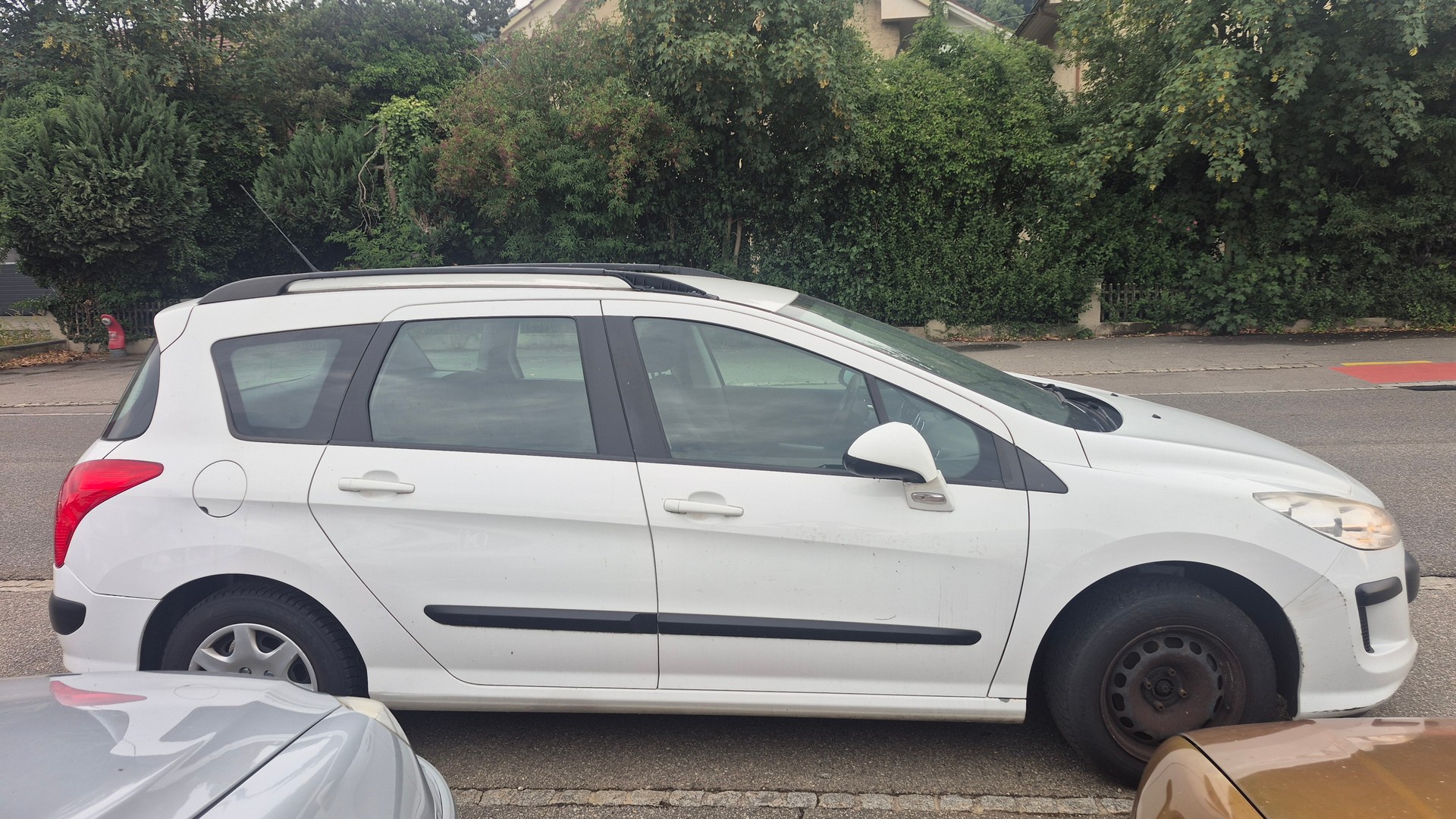PEUGEOT 308 SW 1.6 HDI Trendy-image-2