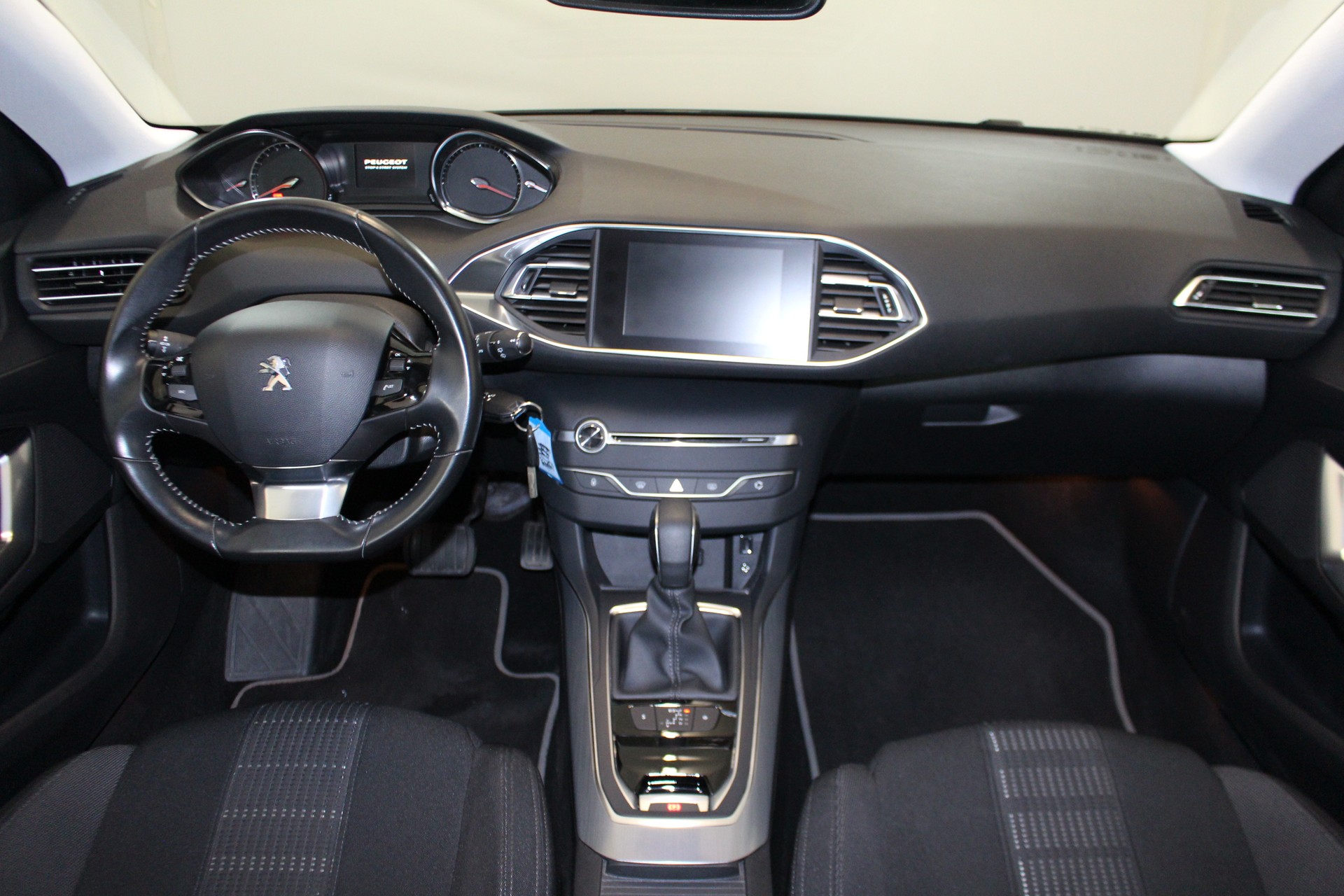 PEUGEOT 308 1.2 PureTech 130 Allure S/S-image-12