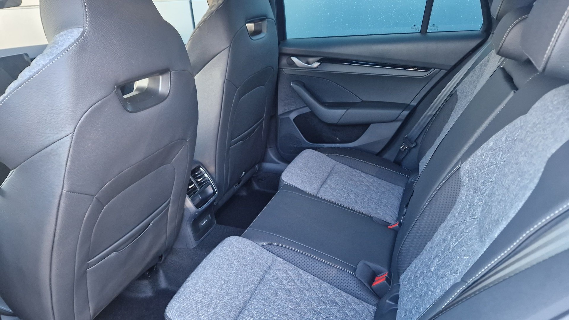 SKODA Octavia Combi 2.0 TSI DSG Sport Line 4x4-image-5