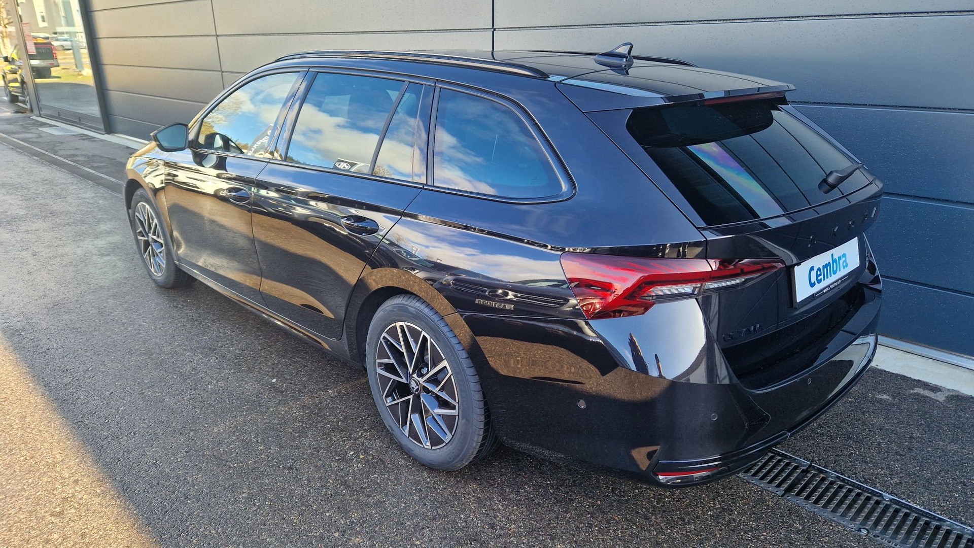 SKODA Octavia Combi 2.0 TSI DSG Sport Line 4x4-image-1