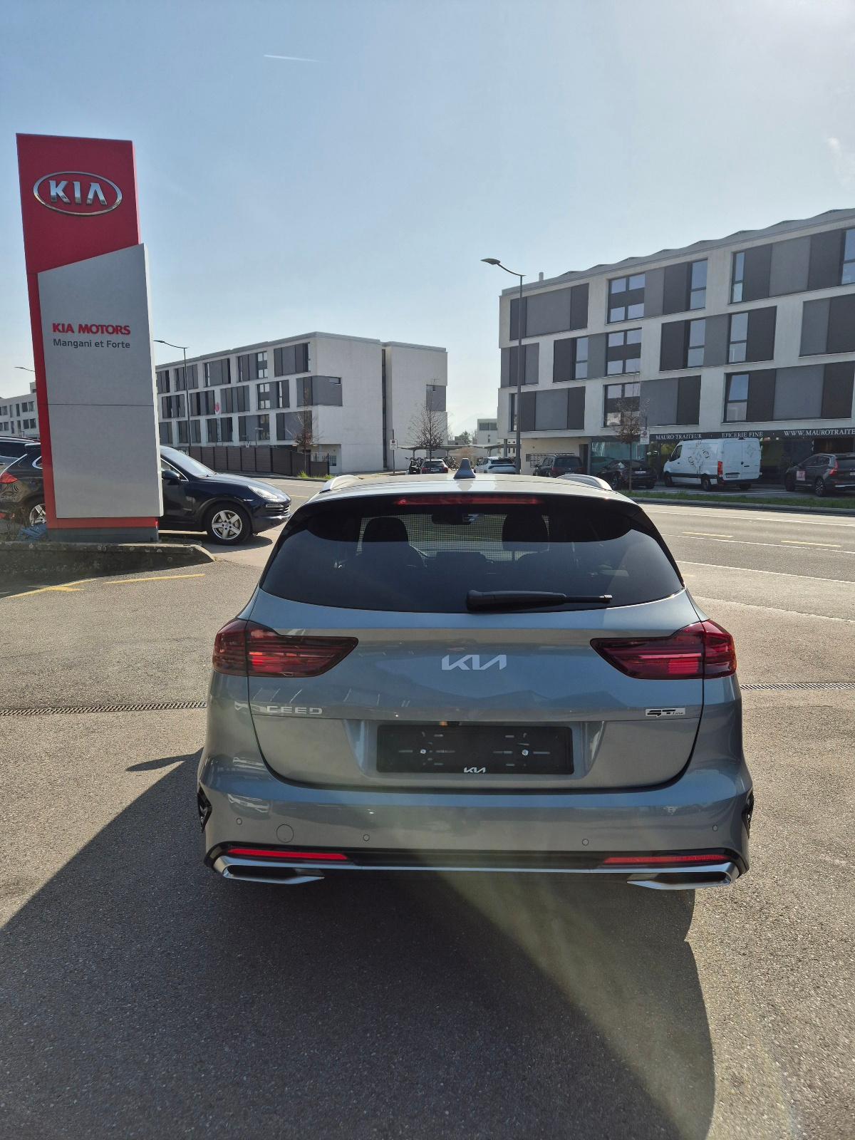 KIA Ceed SW 1.5 T-GDi GT-Line-image-6