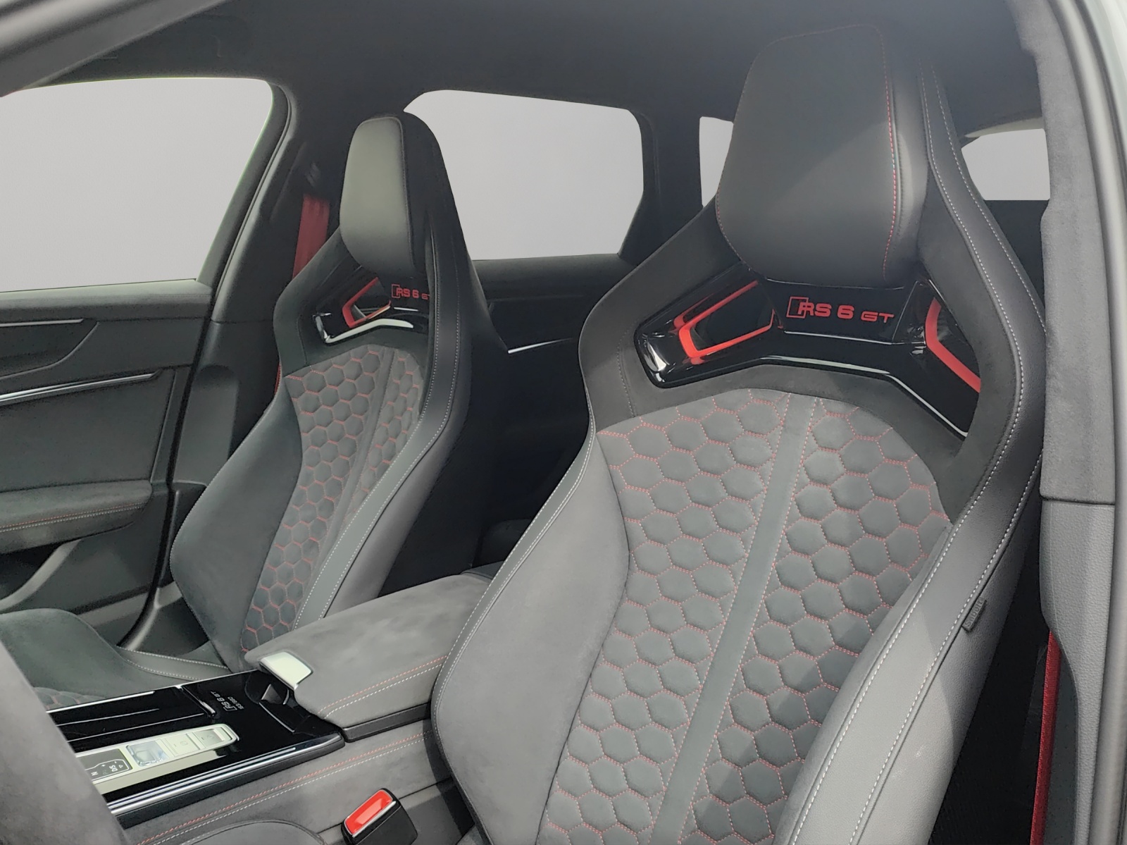 AUDI AUDI RS6 Avant GT Avant 4.0 TFSI V8 Performance quattro"1 of 660"-image-9
