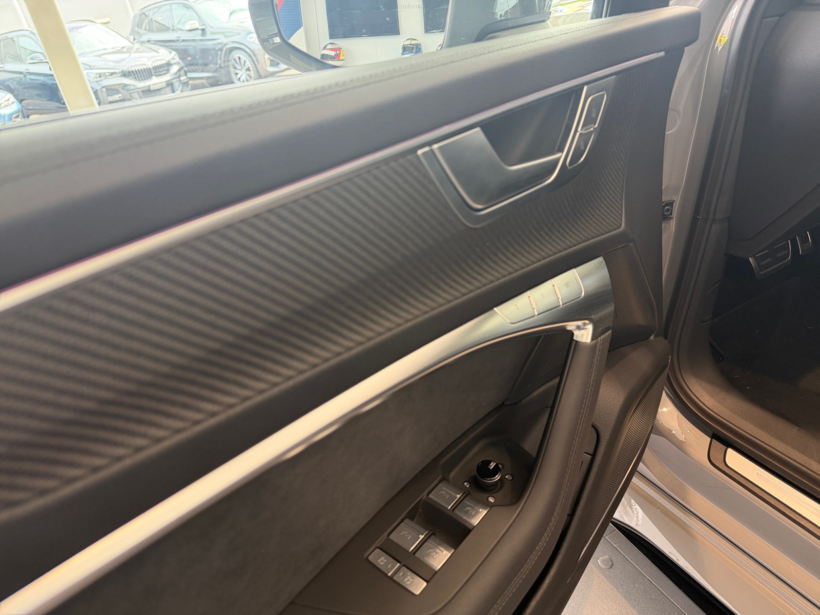 AUDI RS6 Avant 4.0 TFSI V8 quattro-image-12
