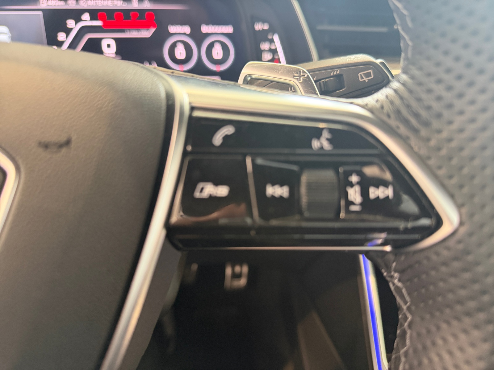 AUDI RS6 Avant 4.0 TFSI V8 quattro-image-14