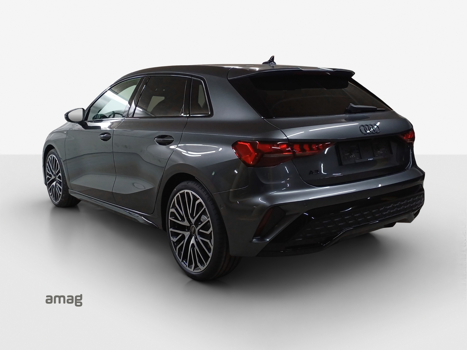 AUDI A3 Sportback TFSI 110 kW S line Attraction S tronic-image-2